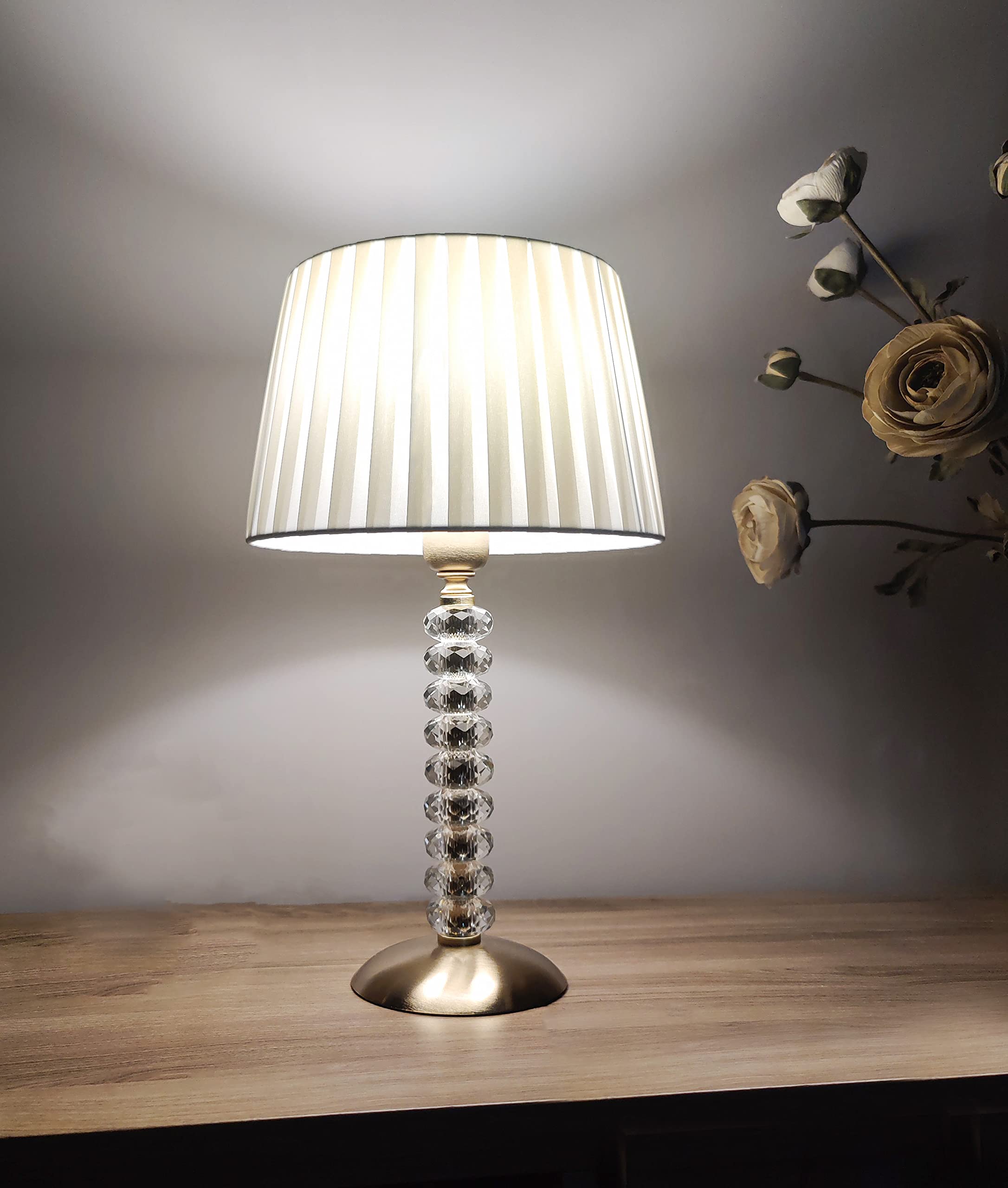 Vittoria: Lampada da tavolo elegante in vero Cristallo con rifiniture in Cromo Lucido e Oro Satinato e paralume fatto a mano Avorio | Lampadina inclusa
