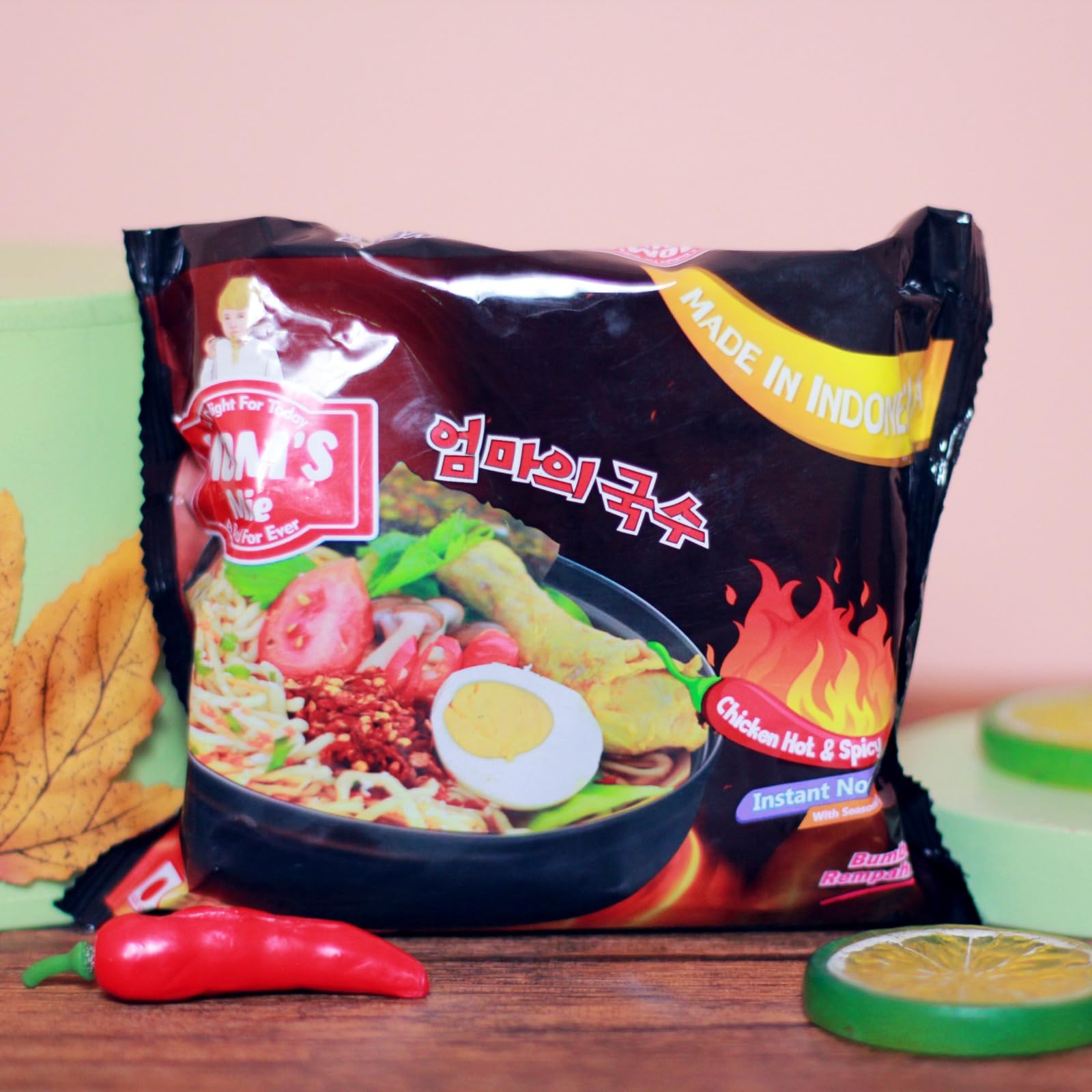 Mom's Mie Chicken Hot & Spicy Instant Noodle Non-Veg Metalize