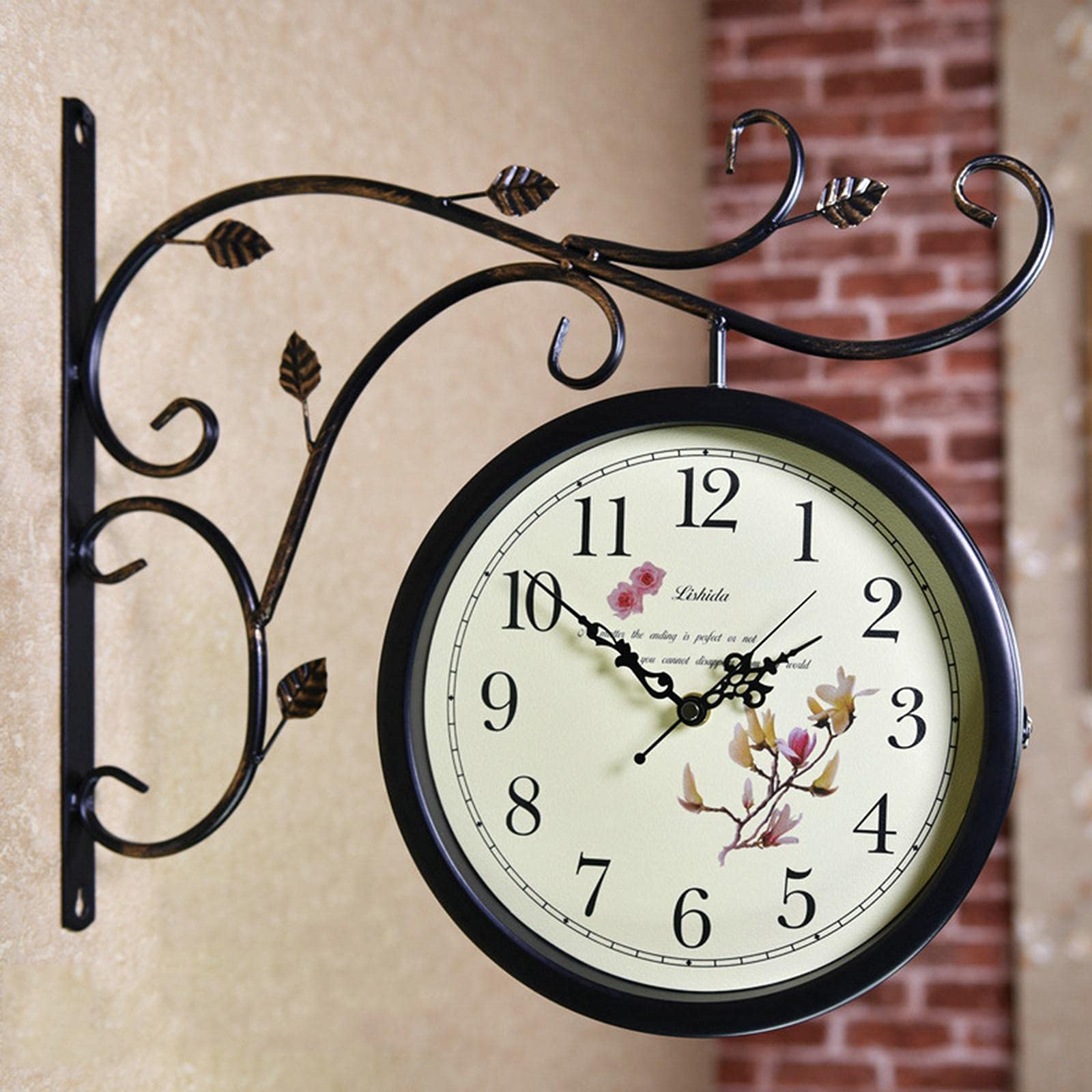 Horloge murale double face : lisez l'heure facilement dans votre jardin