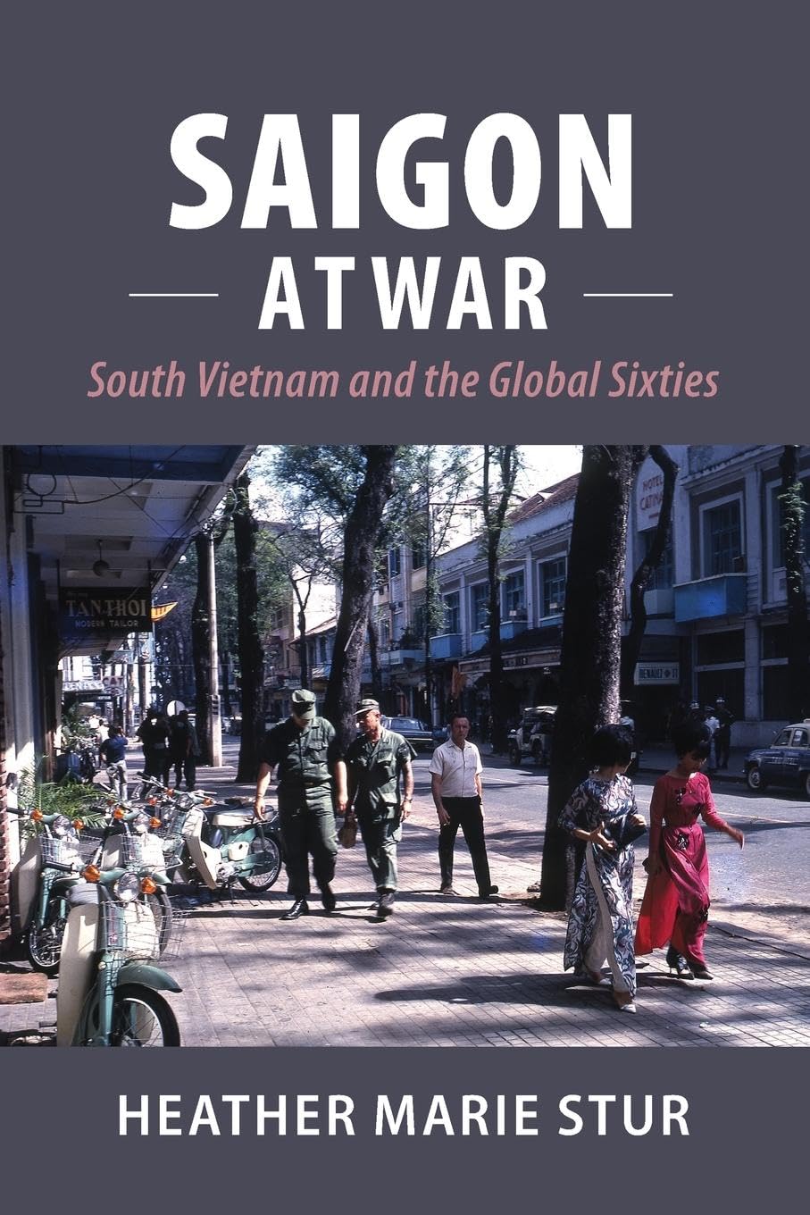 Saigon at War: South Vietnam and the Global Six. Stur Paperback<|