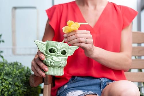 Miniatura 6 de Geeki Tikis Star Wars: The Mandalorian The Child Baby Yoda Taza | Taza de cerámica coleccionable oficial de Star Wars estilo Tiki | Capacidad para
