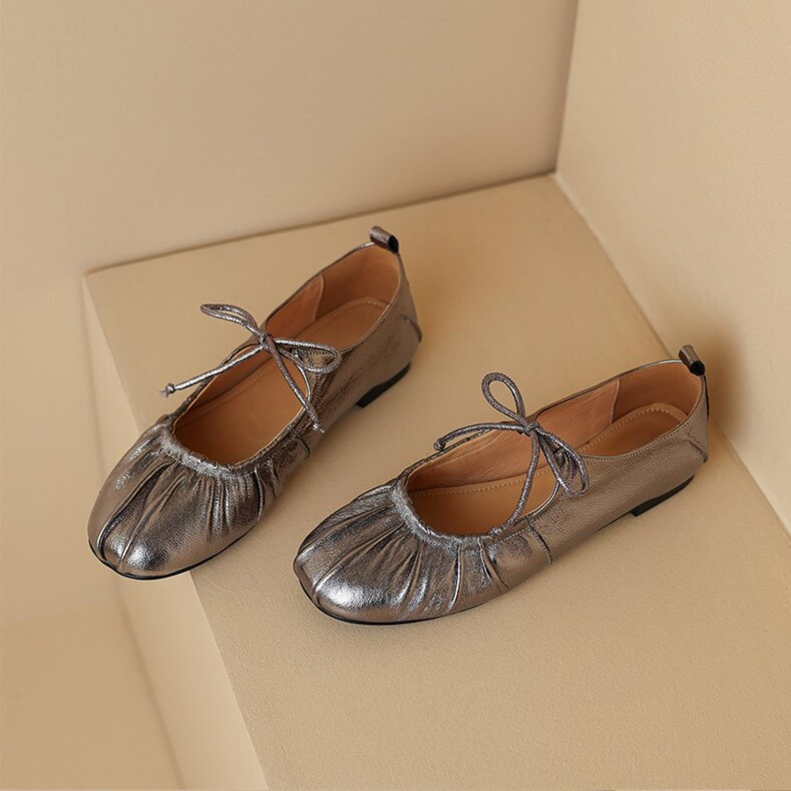 Generico Ballerine da Donna Metallizzate Punta Quadrata Tomaia Arricciata con Dettaglio Fiocco Tacco Basso Blocco Pelle Sintetica Comode per Festa