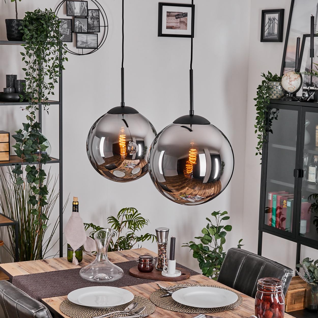 HOFSTEIN Hängeleuchte Gastor, 2-flammige Hängelampe aus Metall/Glas in Schwarz/Chorm/Rauch, Retro/Vintage-Design (Ø 30cm), E27, Pendelleuchte höhenverstellbar max. 127cm, Esszimmer, Wohnzimmer, Küche