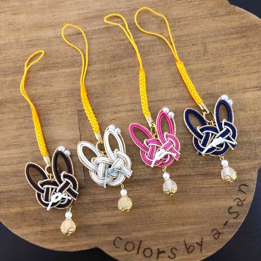 Amazon.co.jp: 水引 うさぎ結びストラップ4個 : 文房具