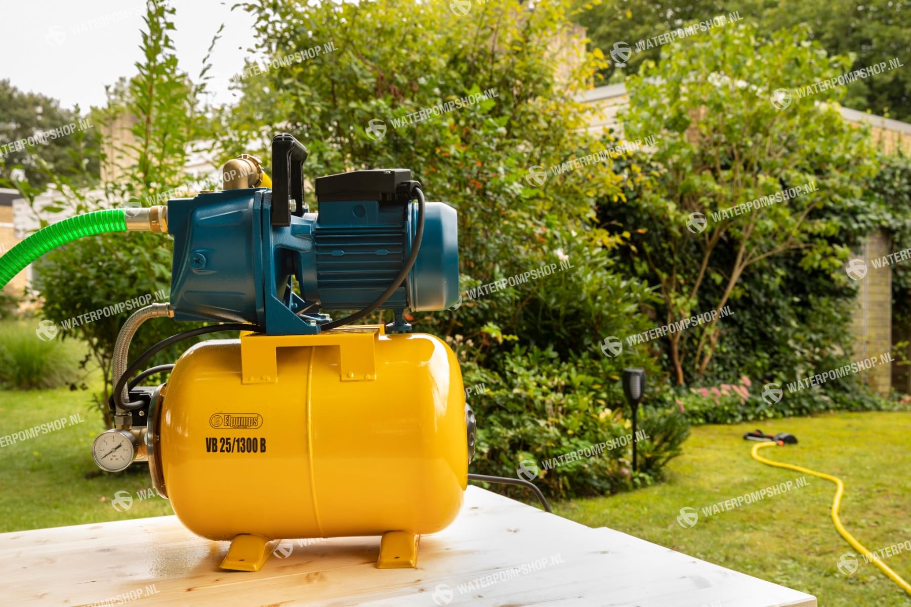 Bomba de agua para uso doméstico (800 W, hasta 8 m de profundidad, presión de 4 bar, 3600 L/h, VB 25/800)