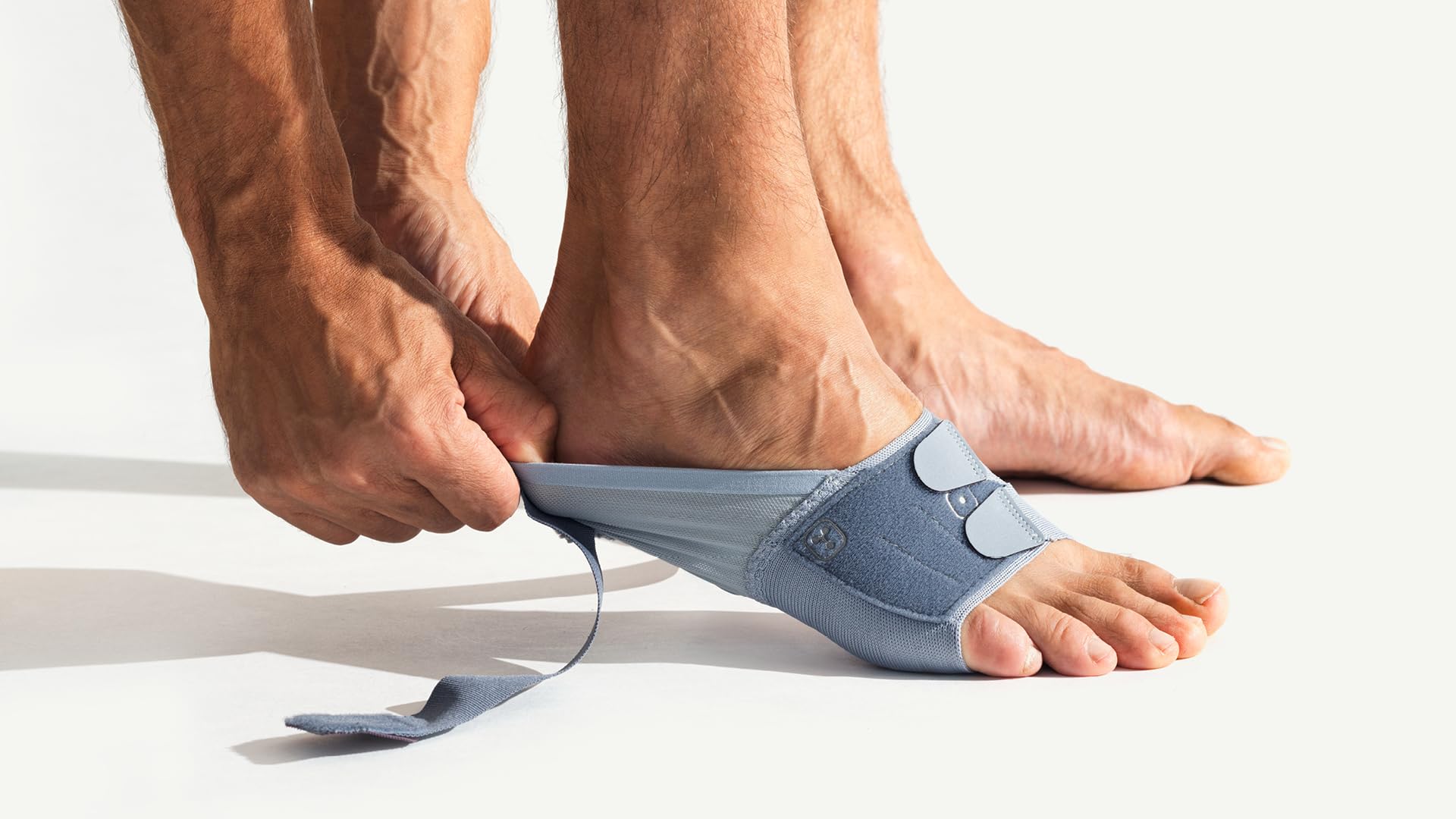 PUSH med Foot Brace FP | All-Day Plantar Fasciitis Relief Brace for Heel Pain | Lightweight Foot Support, Worn With or Without Shoes (Left, Size 1/Small)