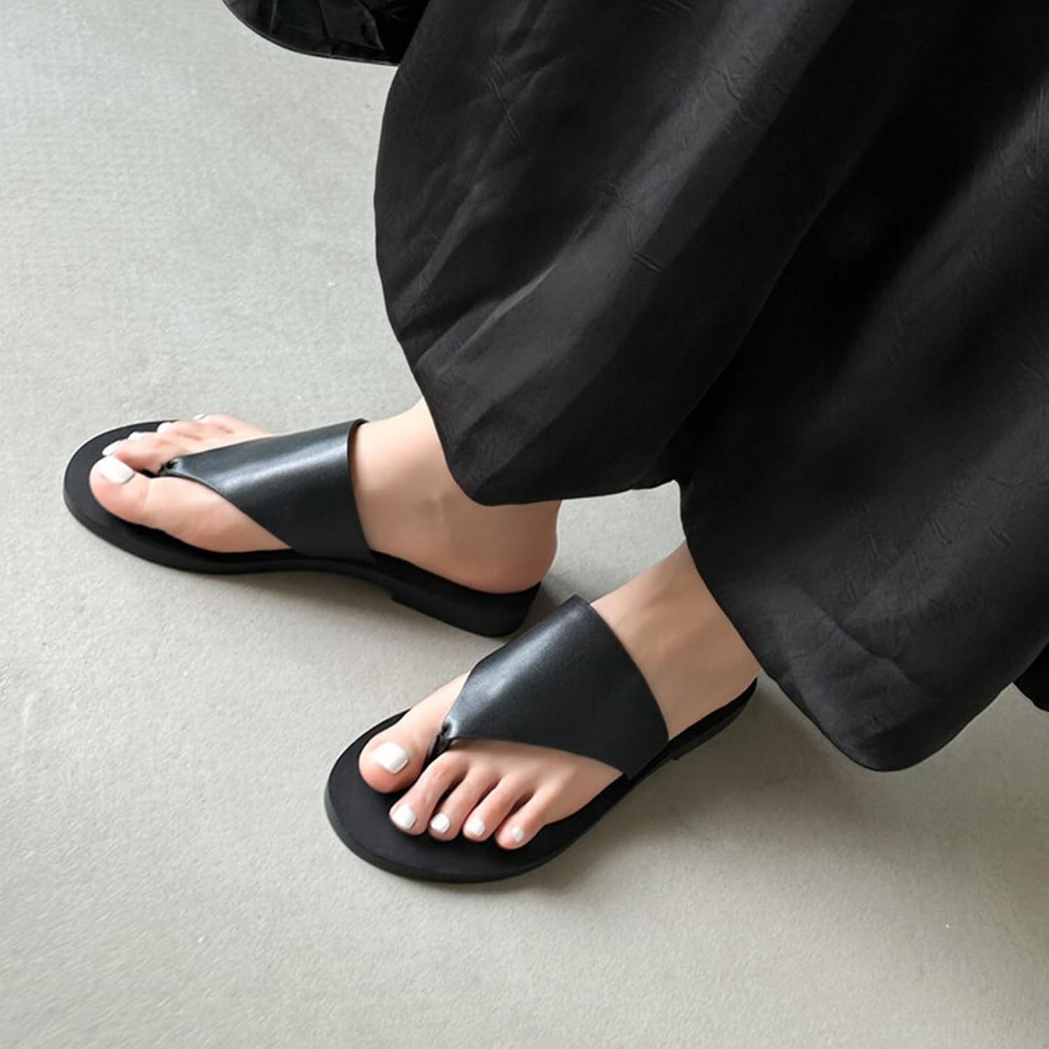 Womens Leather T-Strap Slip On Flat Flip Flops Comfortable Round Toe Non Slip Sole Flat Thong Sandals For Beach Daily Casual Vacation Summer Pool