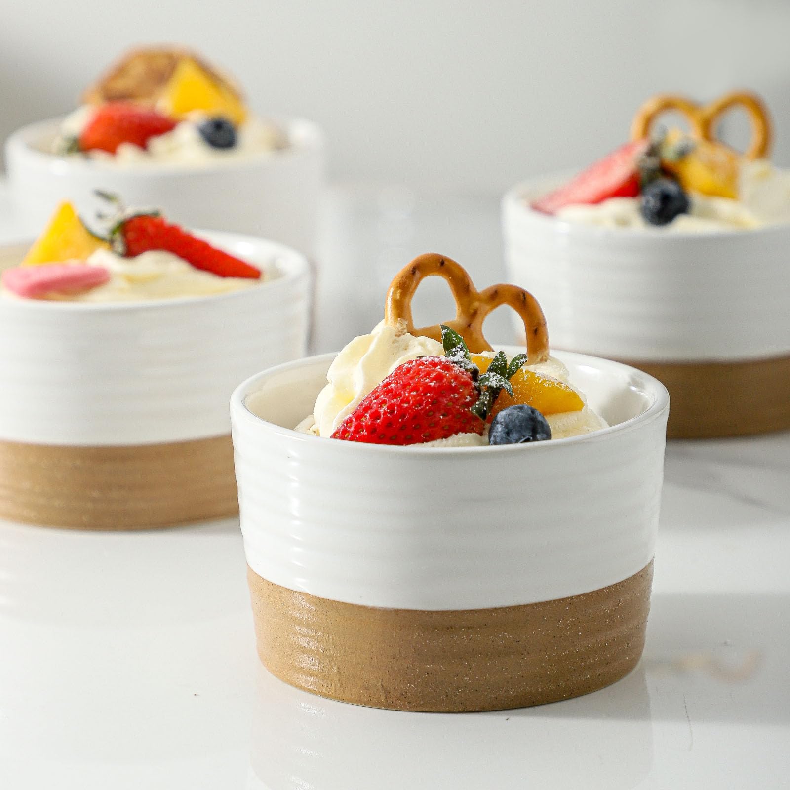 Auflaufförmchen für Creme Brulee ofenfest, Keramik-Souffle-Tassen, 237 ml, kleine Dip-Saucenbecher für Wurstwaren, Dessert, Dip-Sauce, Pudding und Pudding, mikrowellen- und ofenfest, Patchwork-Weiß
