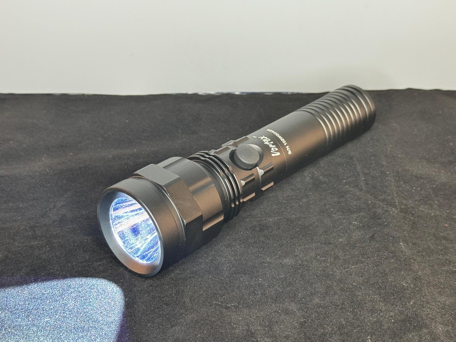 Vortex TM604 Supporto da parete LED di emergenza ad alta potenza, 1800 lumen, 7/24 standby, funzione tattica, torcia di sicurezza per auto e casa.