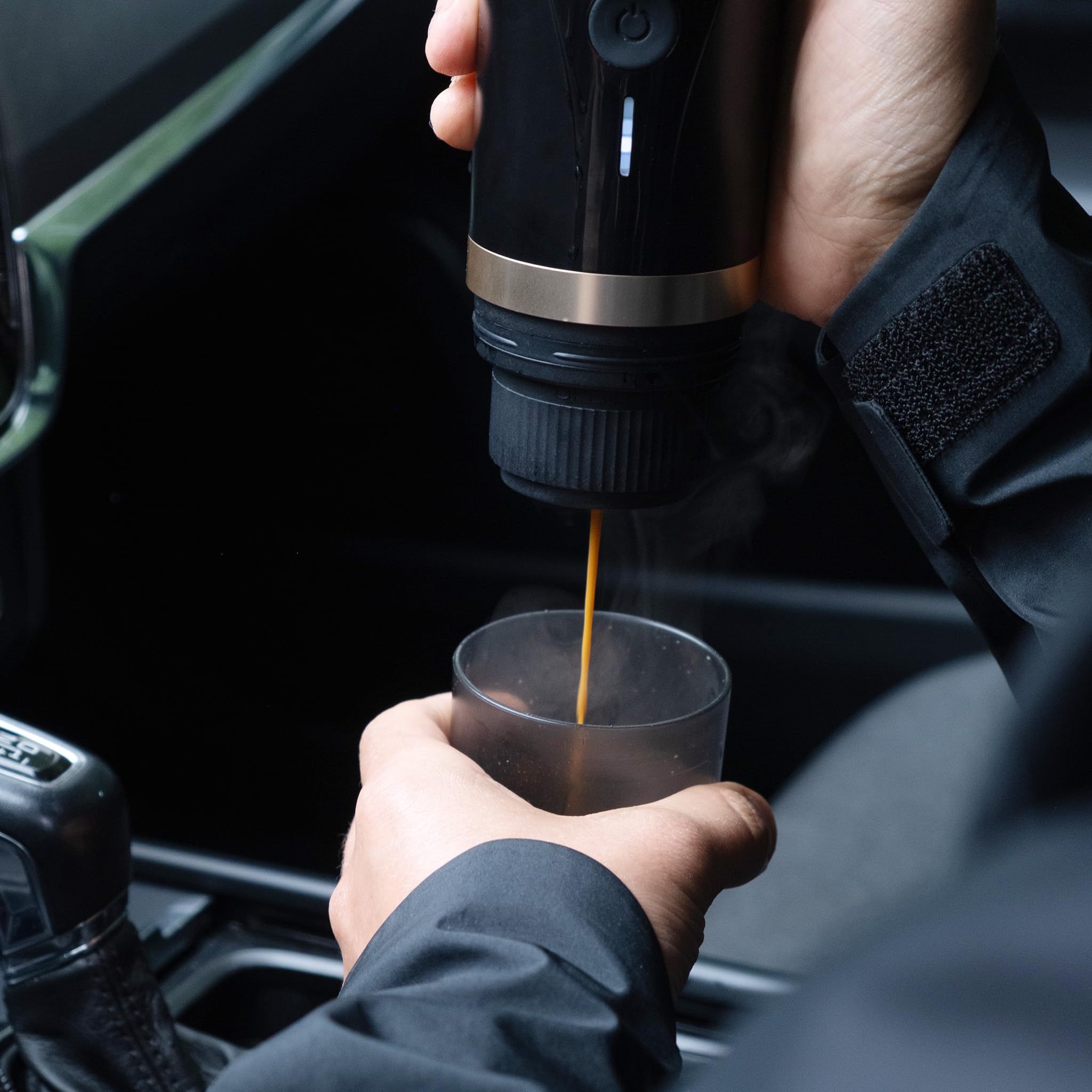 Macchina da Caffè Espresso Portatile 20 Bar – Riscaldamento Automatico in 4 Minuti – Batteria USB‑C 7500 mAh – Compatibile con Capsule e Caffè Macinato – Ideale per Viaggi, Ufficio, Campeggio