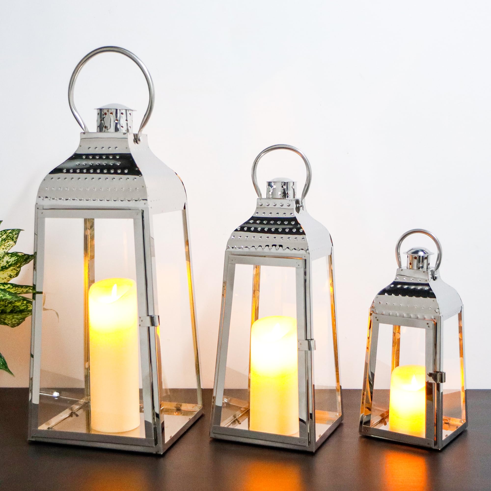 TRIROCKS 3er-Set Kerzenlaternen aus Edelstahl 52 cm & 41 cm & 30 cm Hoch Dekorative Kerzenhalter mit Gehärtetem Glas für Drinnen Draußen Veranda Garten Partys Hochzeiten Veranstaltungen (Silber)