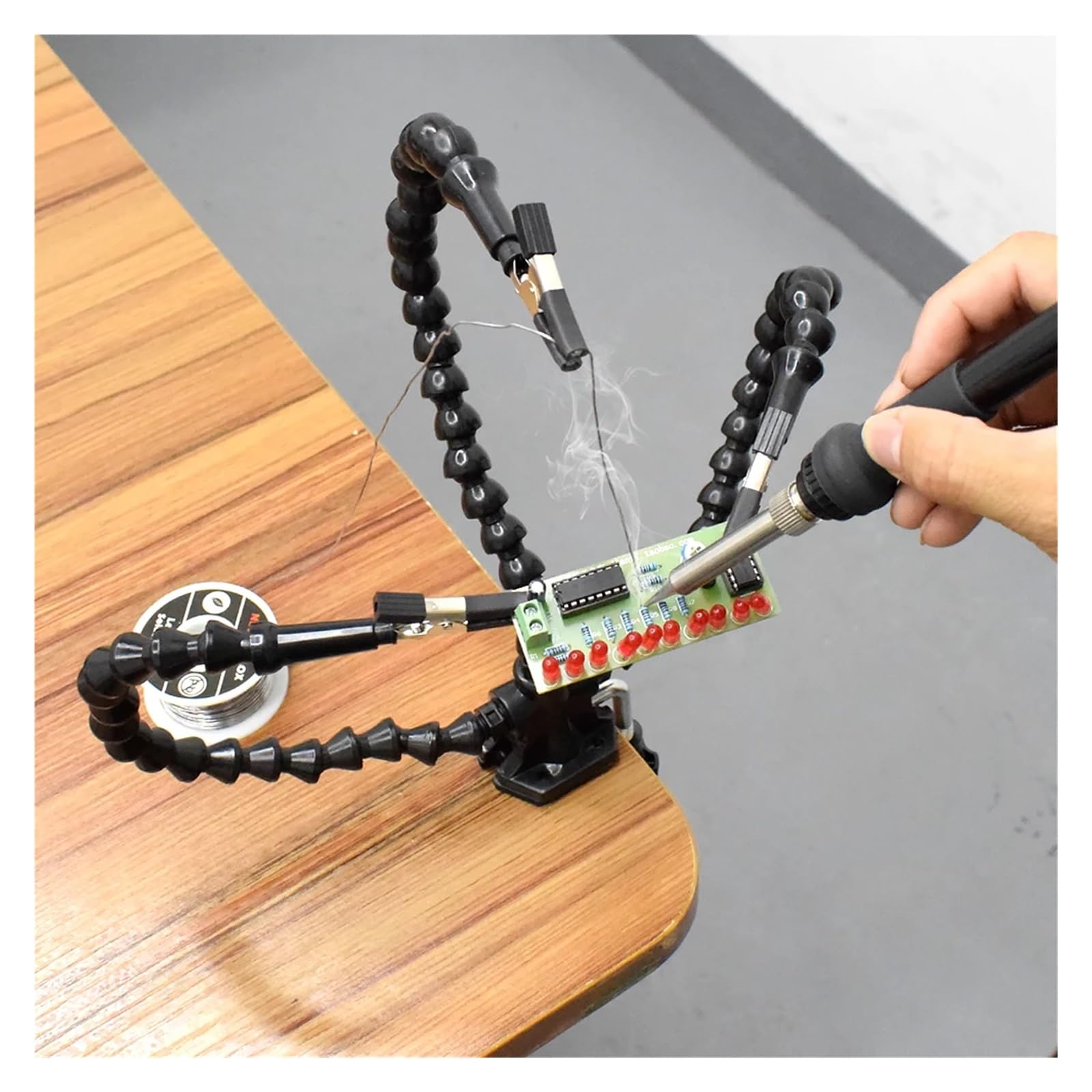 Ausilio per Saldatura a Terza Mano, Strumento di Supporto con Lente d'Ingrandimento e Luce USB, Bracci Flessibili, Morsetti a Coccodrillo, Base Stabile, Nero, Confezione da 3(Sn3bk)