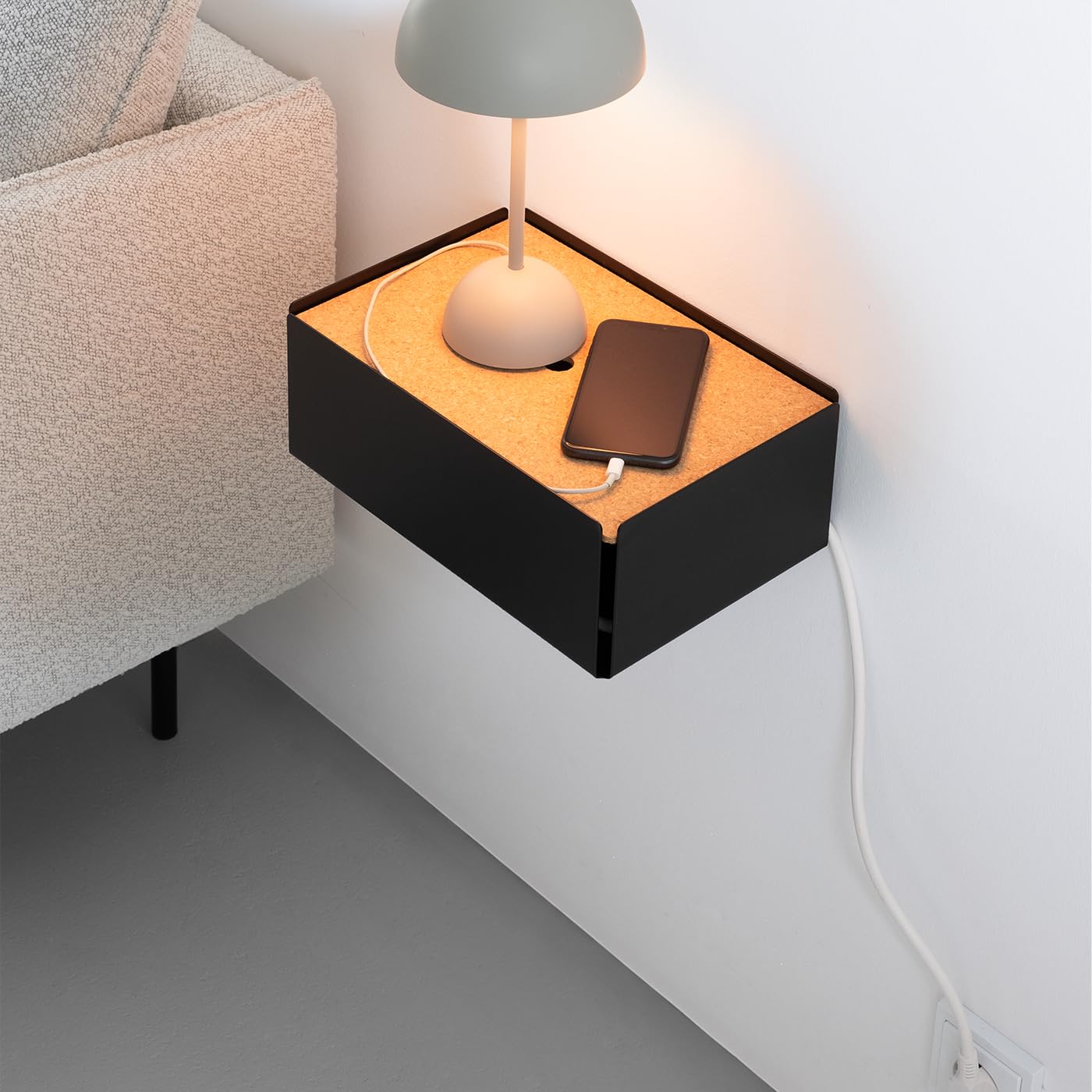 Charge-Box Design Ladestation, Schwarz/Filz Granit | Kabelmanagement-System, Filz- oder Korkauflage, Wandmontierbar, Pulverbeschichteter Stahl, made in Germany