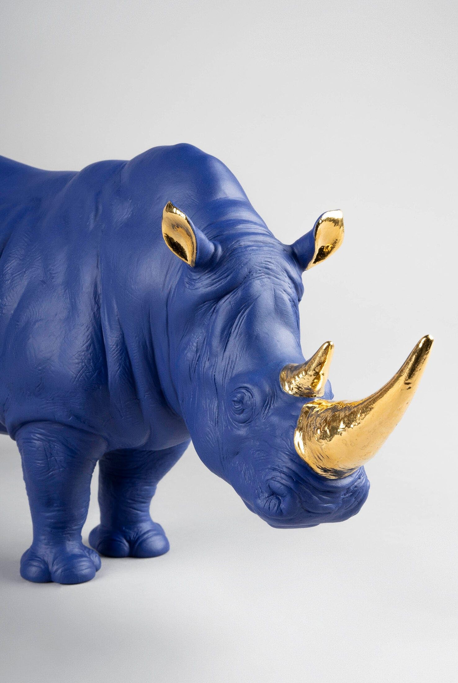 Amazon.co.jp: LLADRo' Rhino Sculpture.ブルーゴールド.限定版.磁器