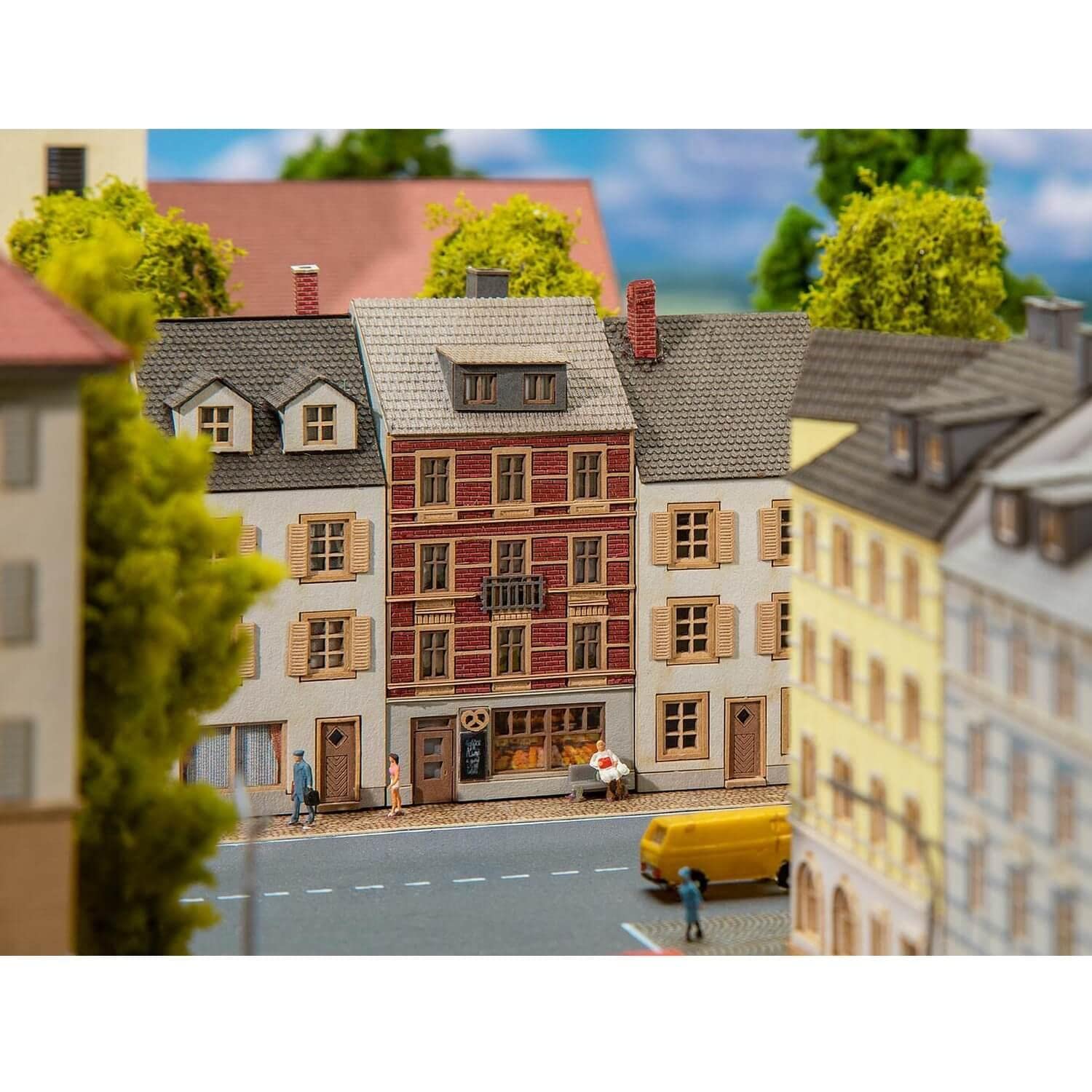 Faller 282792 Town House with Bakery, 31.5 x 42 x 65 mm, Brown, Grey, 31.5x42x65millimeter - Image 2