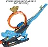 Hot Wheels Fighting Dinosaur™ Game Set Hot Wheels™ city track set containing 1 toy car, T-Rex aerobatic and racing circle game set HKX42