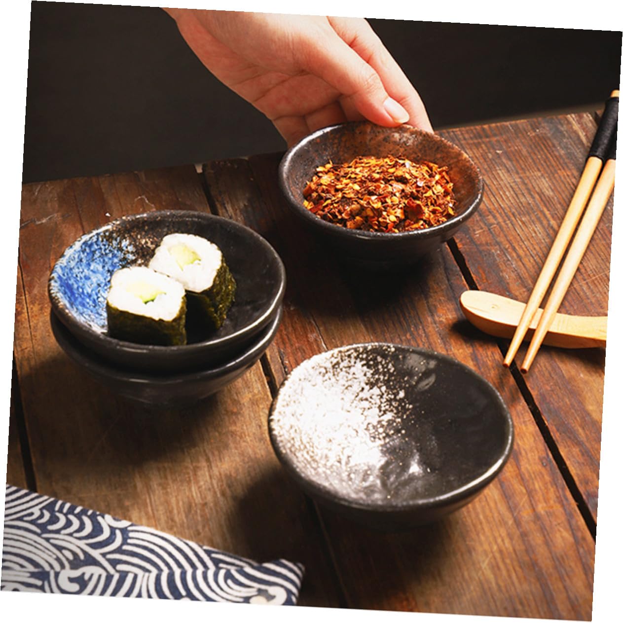 Coupelles à Sauce Japonaises en Céramique 4 Pièces pour Servir et Conserver, Design Délicat, pour Usage Domestique et Restaurants