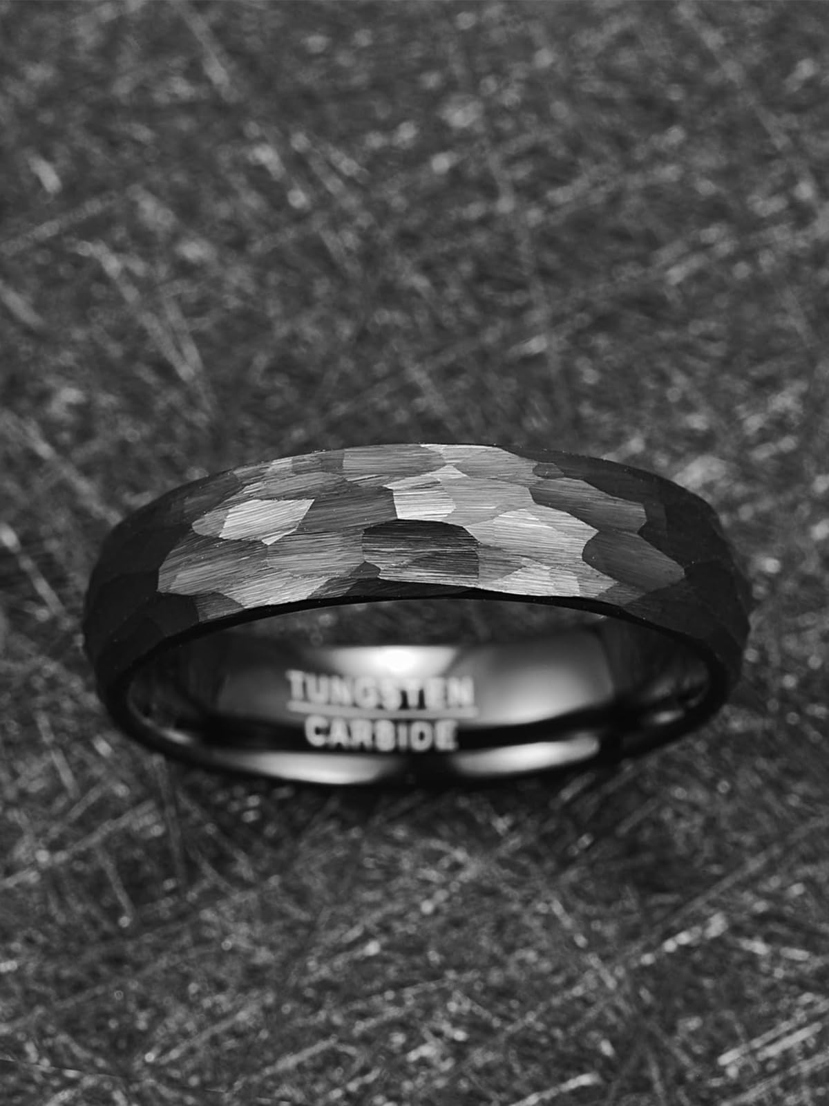 VAKKI 4/6/8mm Bague Tungstene Facettes Martelé Homme/Femme Noir Mode Finition Brossée Bague Fiançailles Alliance Taille 49-67(15.6-21.3)