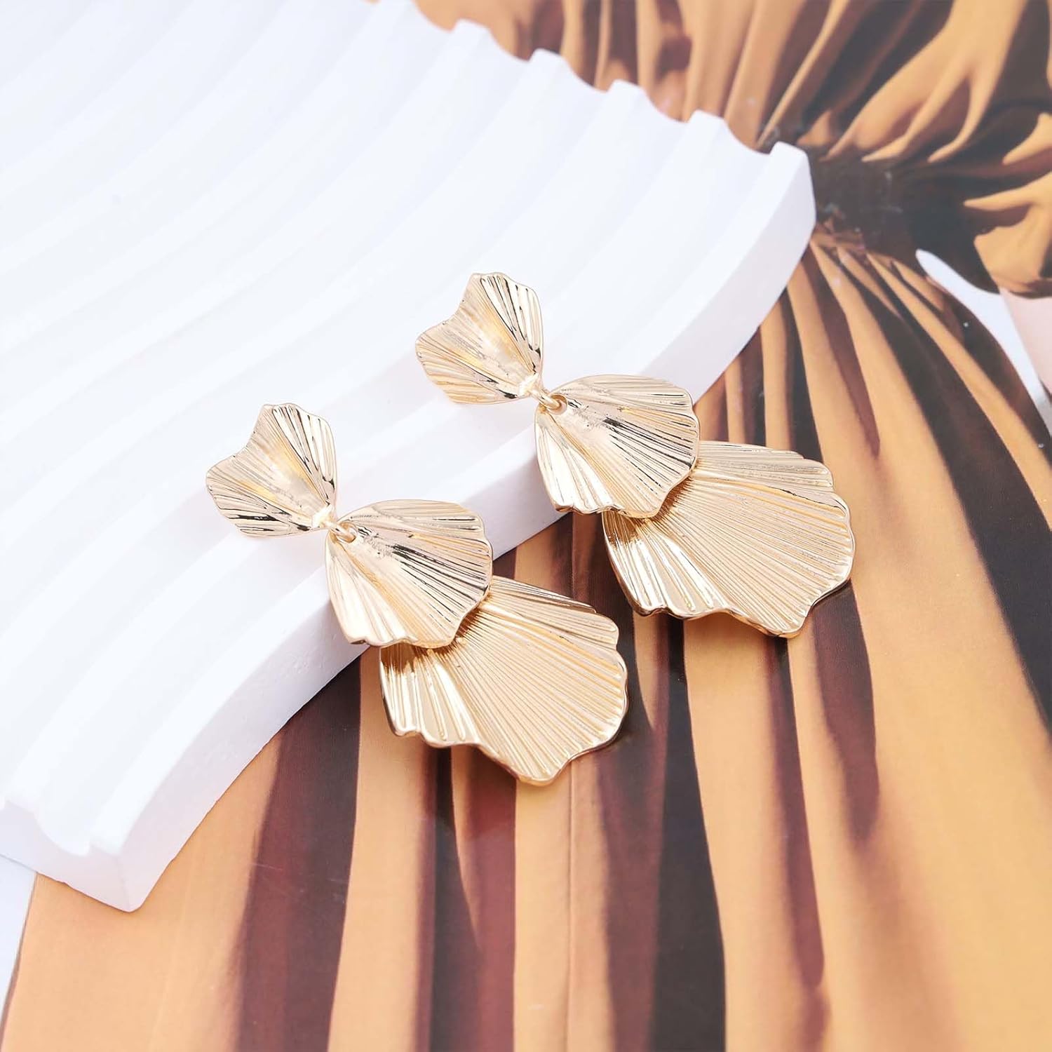 Vintage Metal Leaf Dangle Earrings Statement Monstera Leaf Drop Earrings Gold Leaf Stud Earrings Exaggerated Palm Leaf Earrings Jewelry for Women - Image 5