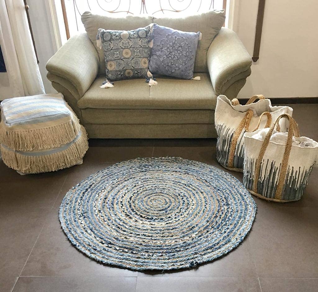 Tapis en jute et denim tressé main, l'excellence de l'artisanat salon