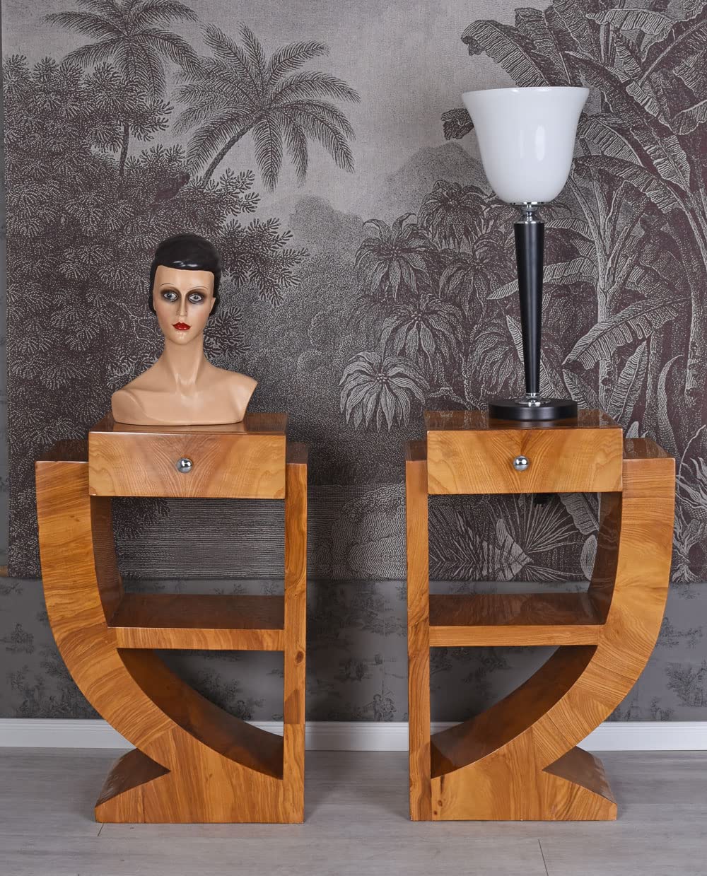 Table de chevet en bois ancien style Art Deco – D'Yvette à Simone