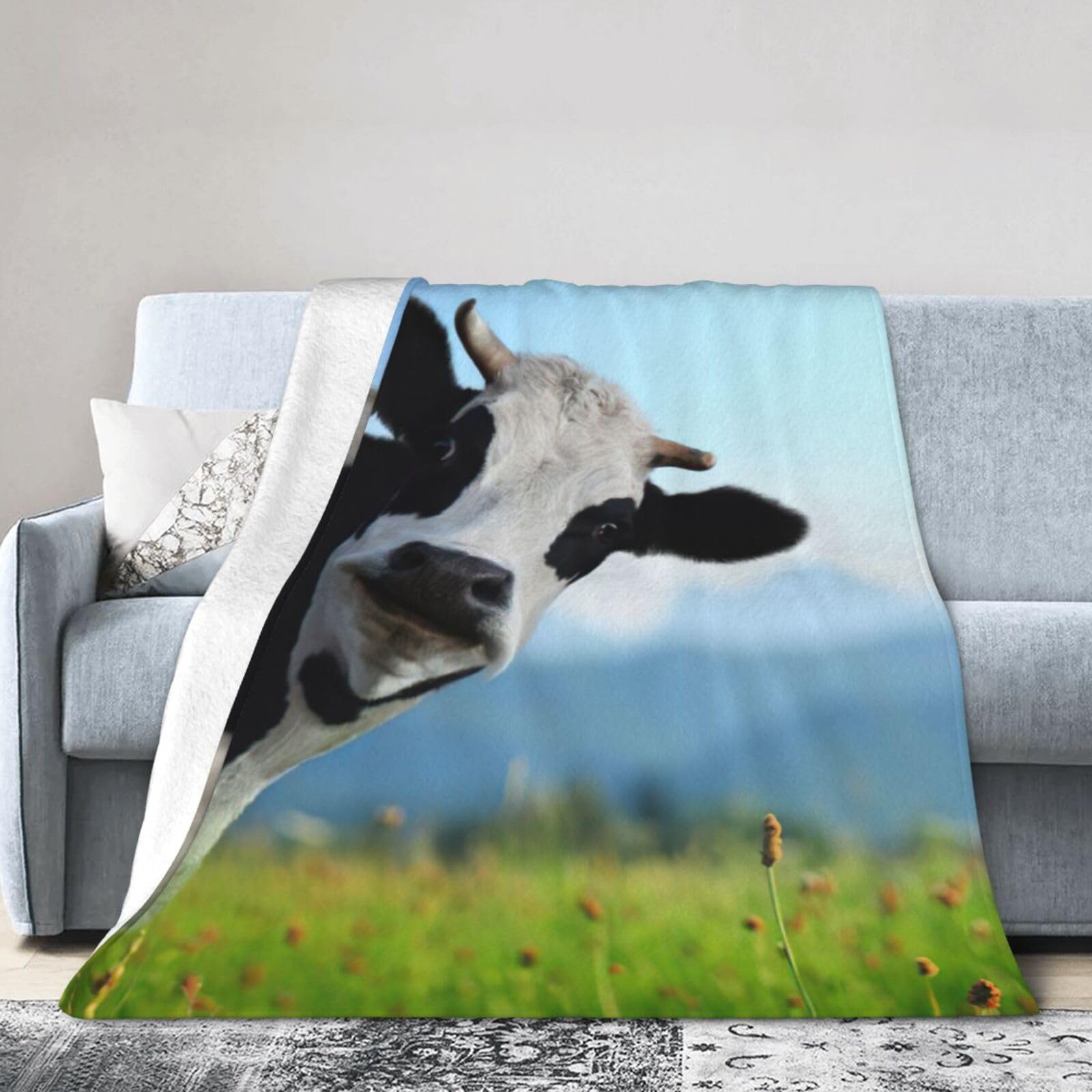 Uusnwaa Soft Cosy Fleece Warm Throw Cute Cow Print Blanket