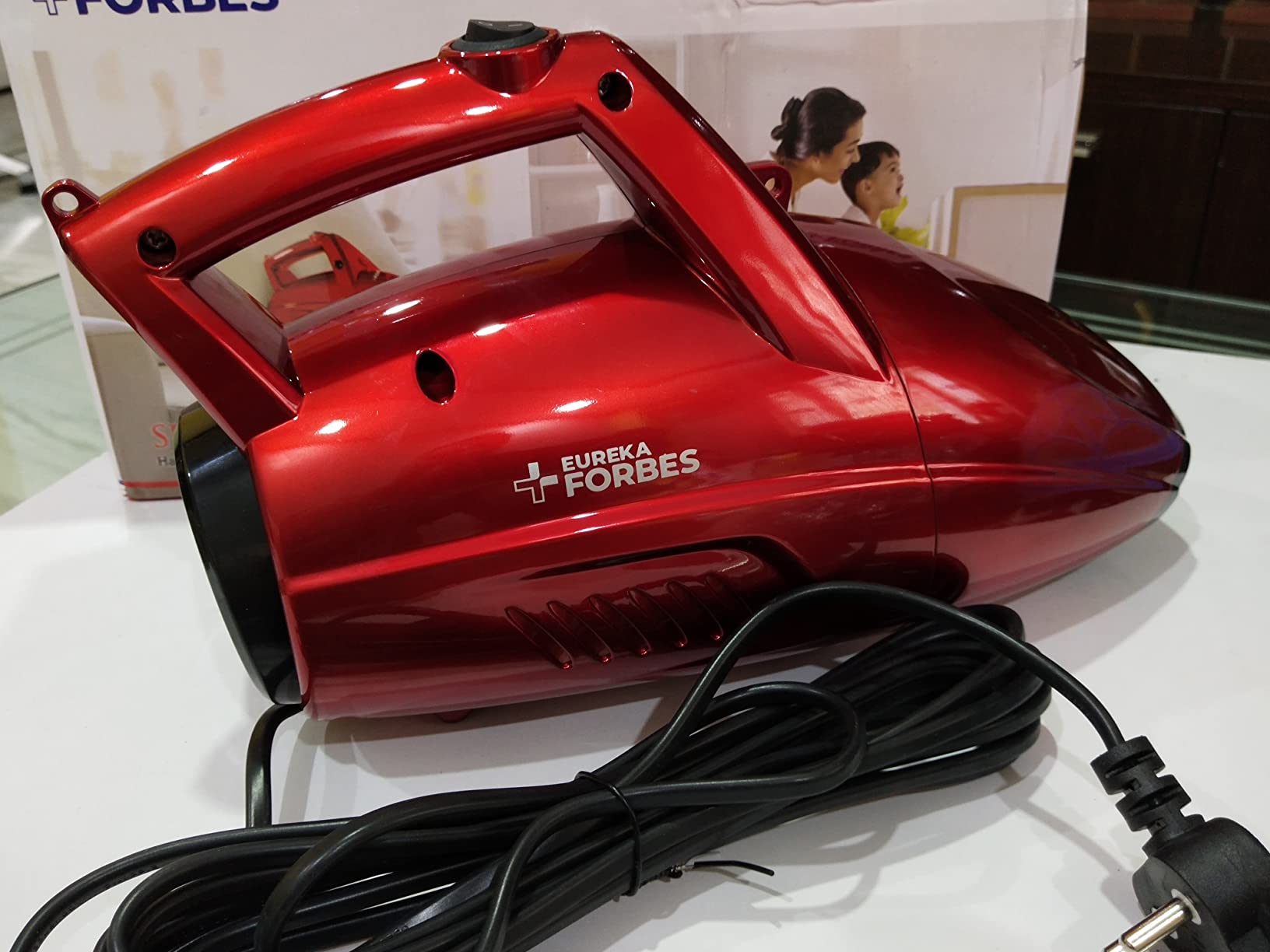 Eureka Forbes Super Clean Handheld Vacuum Cleaner (Red/Black),0.5 Liter