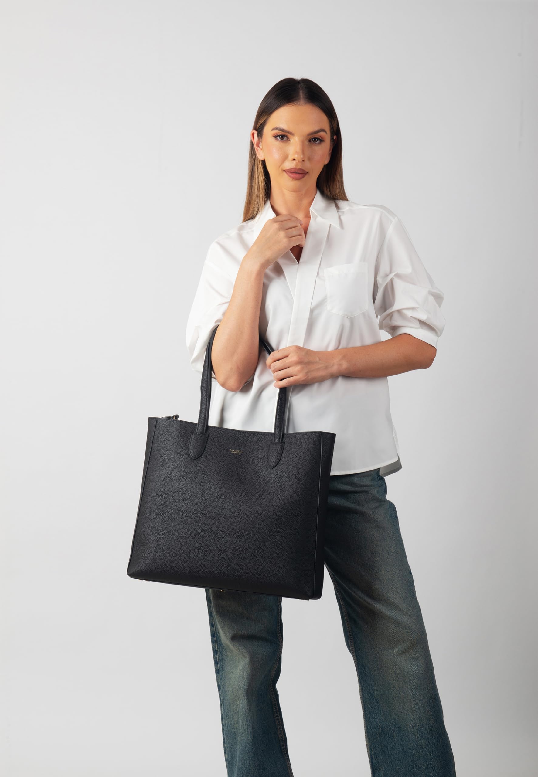 Carlheim, Gotland Genuine Leather collection, Evelyn Genuine Leather Handbag (Black)
