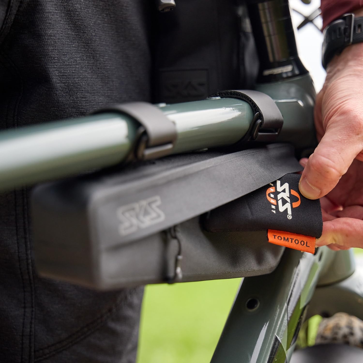 SKS GERMANY Race Frame Bag Sacoche de Cadre de vélo (Sacoche de vélo, Coupe Vent et légère, imperméable, éléments réfléchissants, Maintien sûr, Sac de Cadre ou de Tige de Selle) Noir