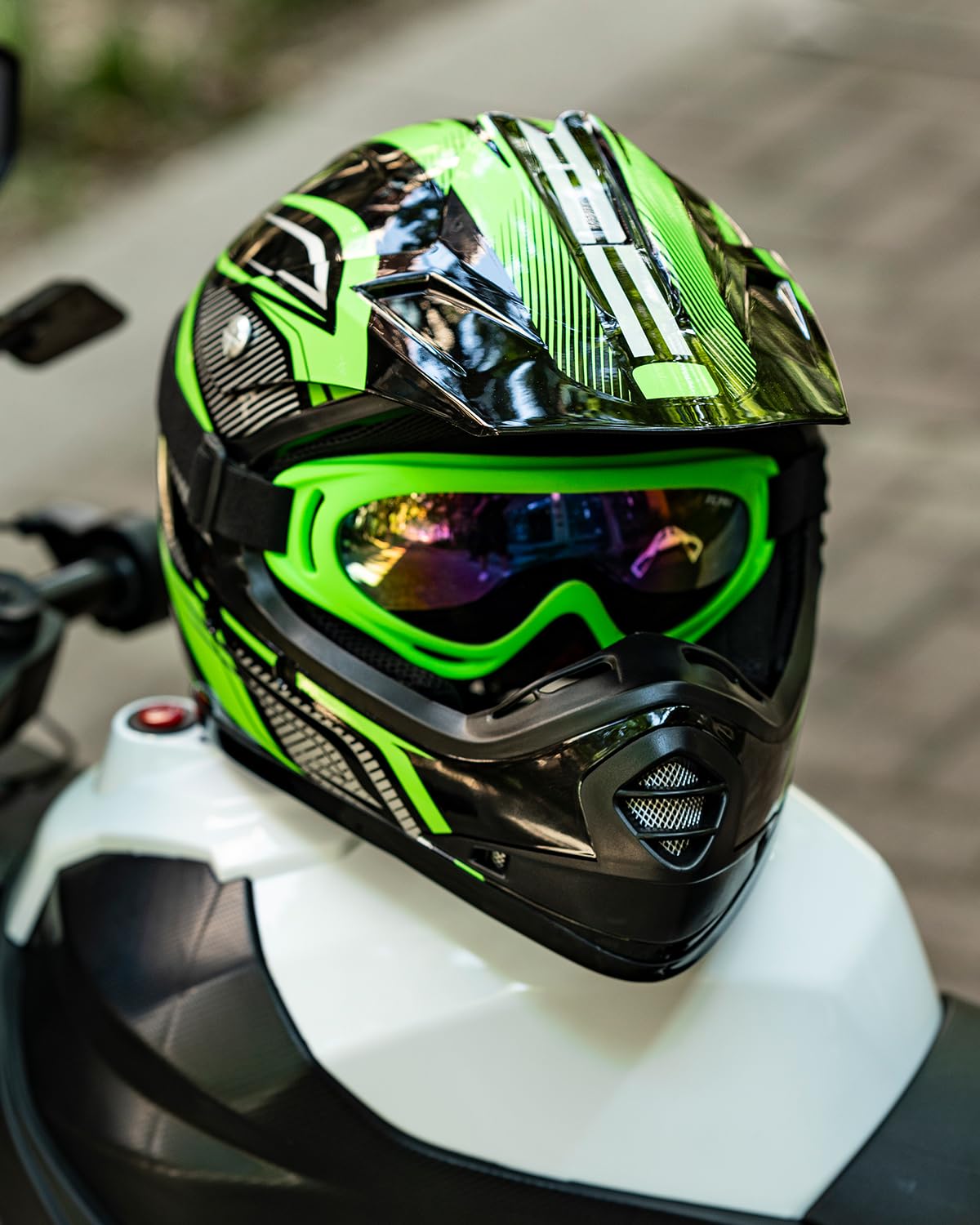 ILM Dziecięcy kask motocyklowy Cross Dirt Bike dla chłopców i dziewcząt, uniseks, homologacja ECE22.06 Full Face Off Road ATV Enduro MTB z rękawicami Gogle Model B07, czarny zielony, XL