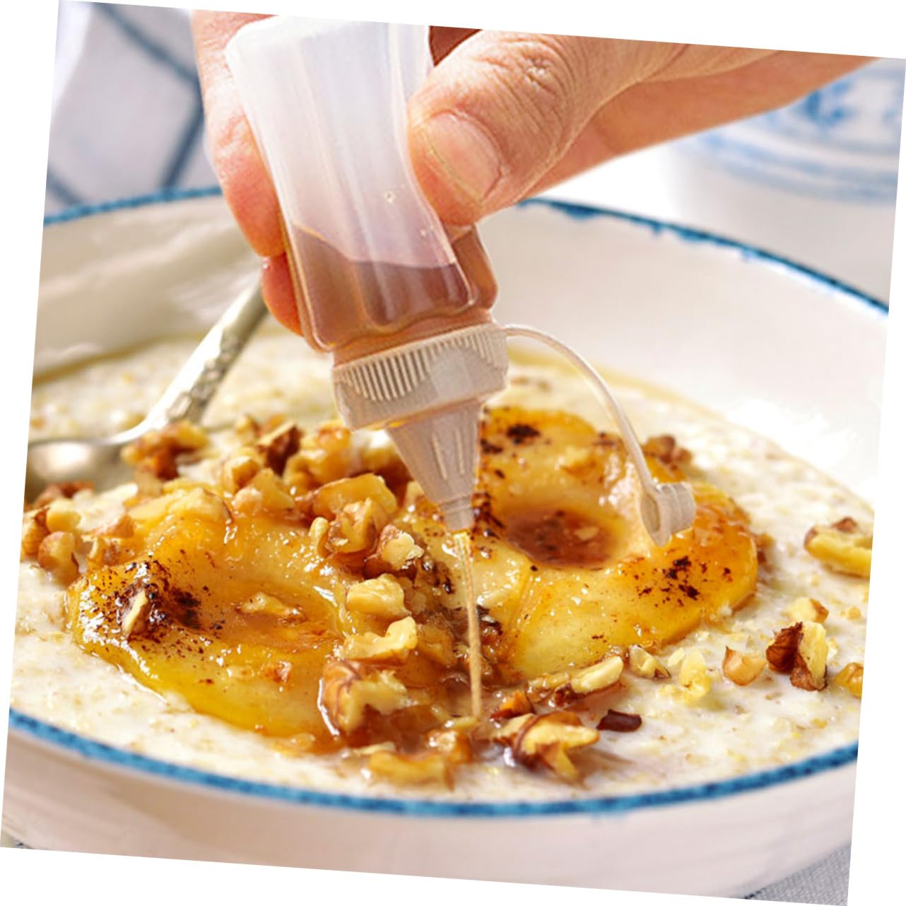 OFFSCH 4Pcs Portable Mini Squeeze Bottles Leakproof Condiment Dispenser for Ketchup Sauces Oils and Dressings Kitchen Tools for Grilling and Outdoor Use