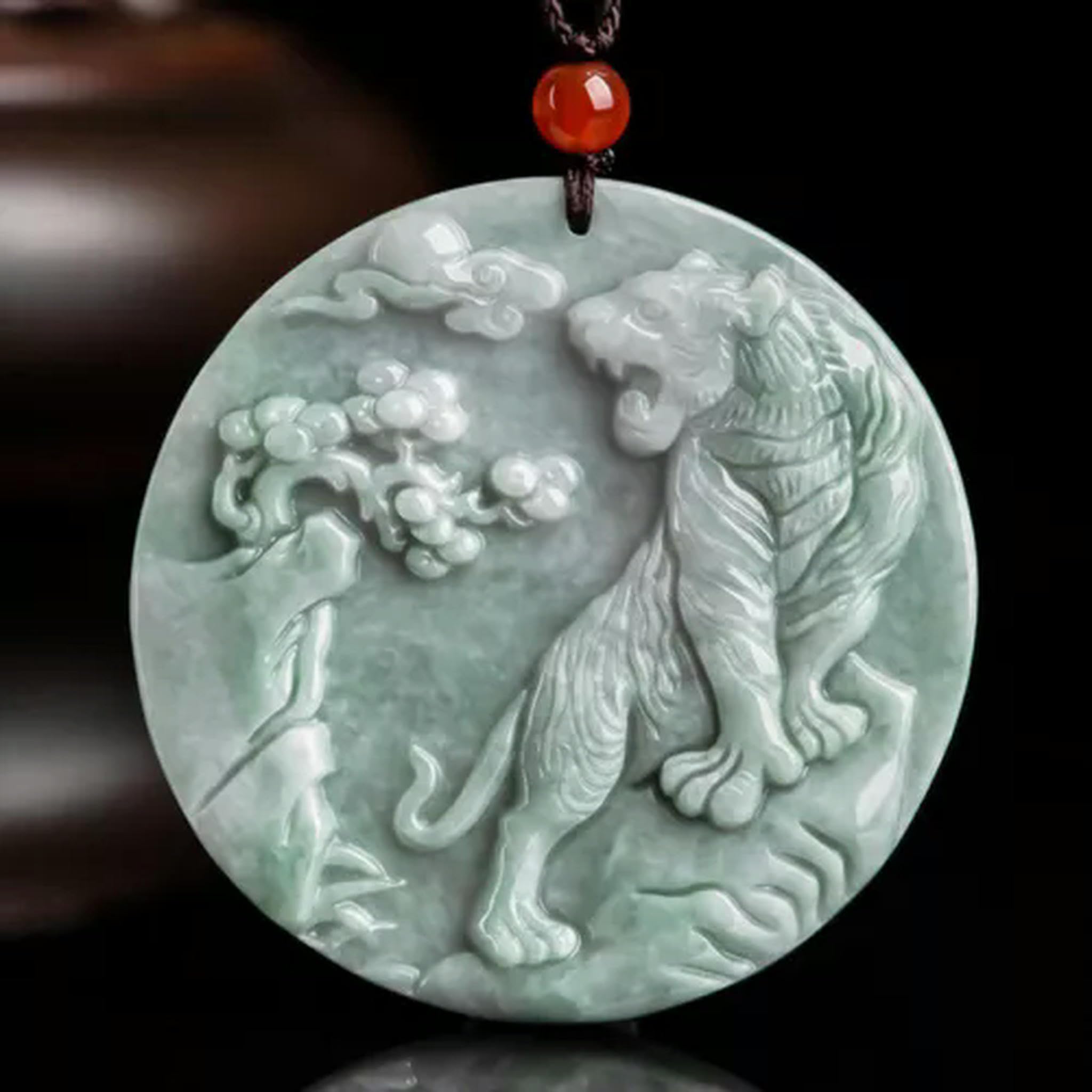 Pendentif Tigre en Jade Blanc à porter au quotidien pour un style élégant