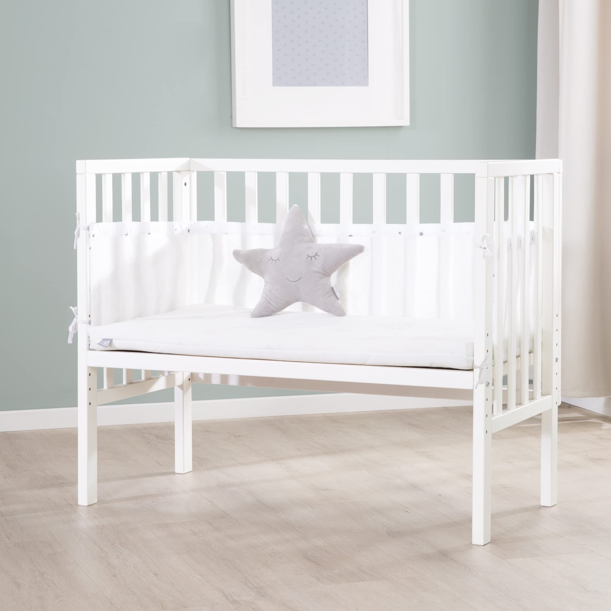 roba Lit Cododo 45 x 90 cm safe asleep® 2 en 1 - Hauteur Réglable - Petit Lit Complet avec Matelas + Barrière en Toile + Bordure en Maille - Ensemble de Lit Bébé - Bois Blanc