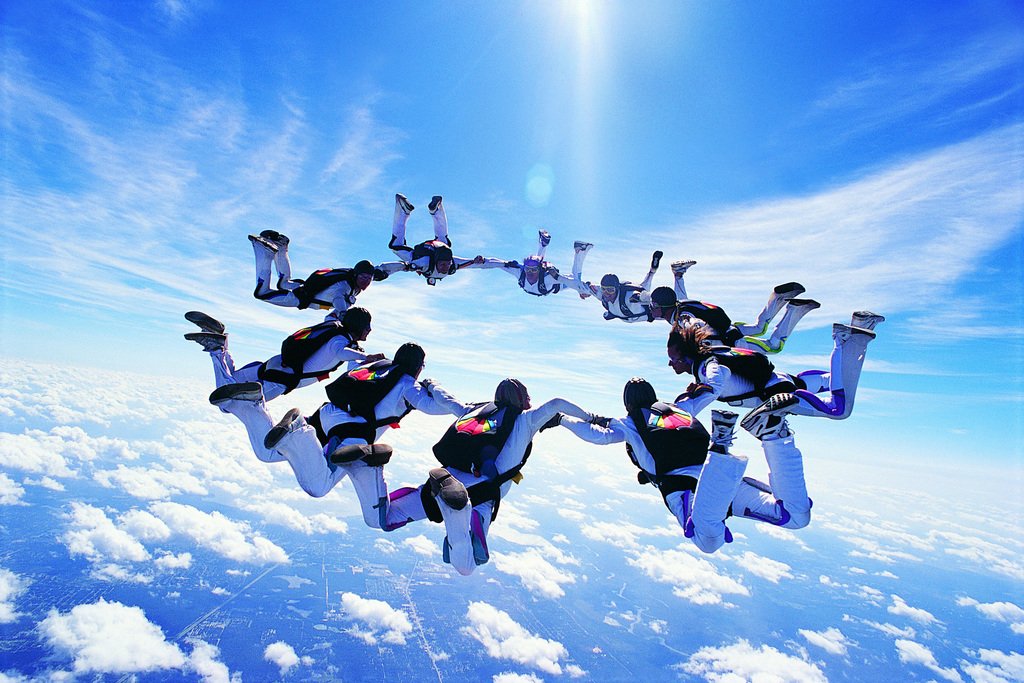 Amazon.com: Group of Skydivers in Circle Formation Photo