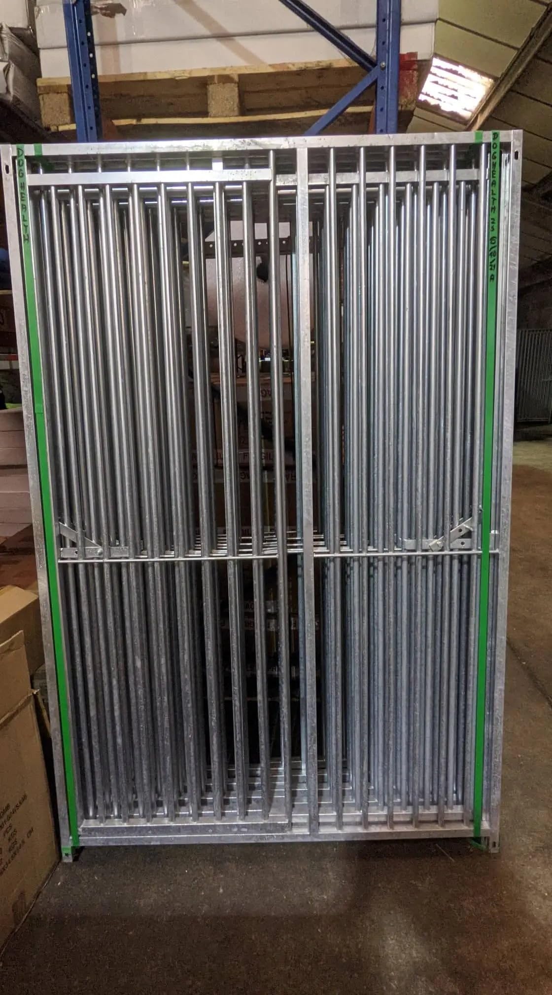 Heavy-Duty Galvanised Dog Run Panel, 1.2m x 184 cm, Left Hand Door, 5 cm Gap