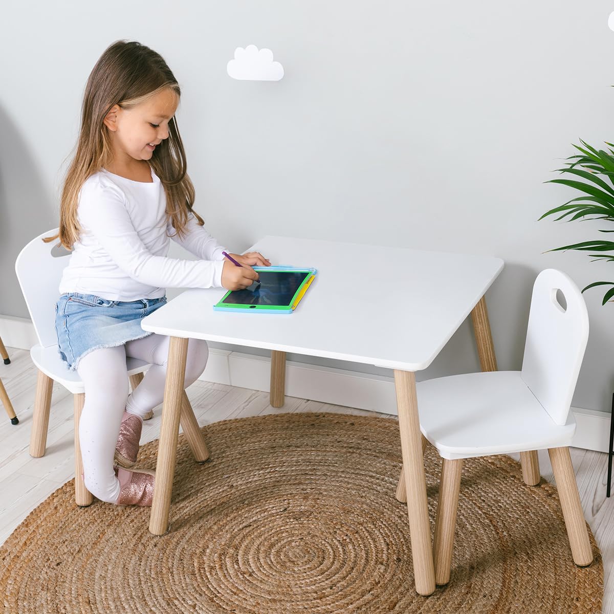 FreeON Athena Set di mobili per bambini tavolo con due sedie