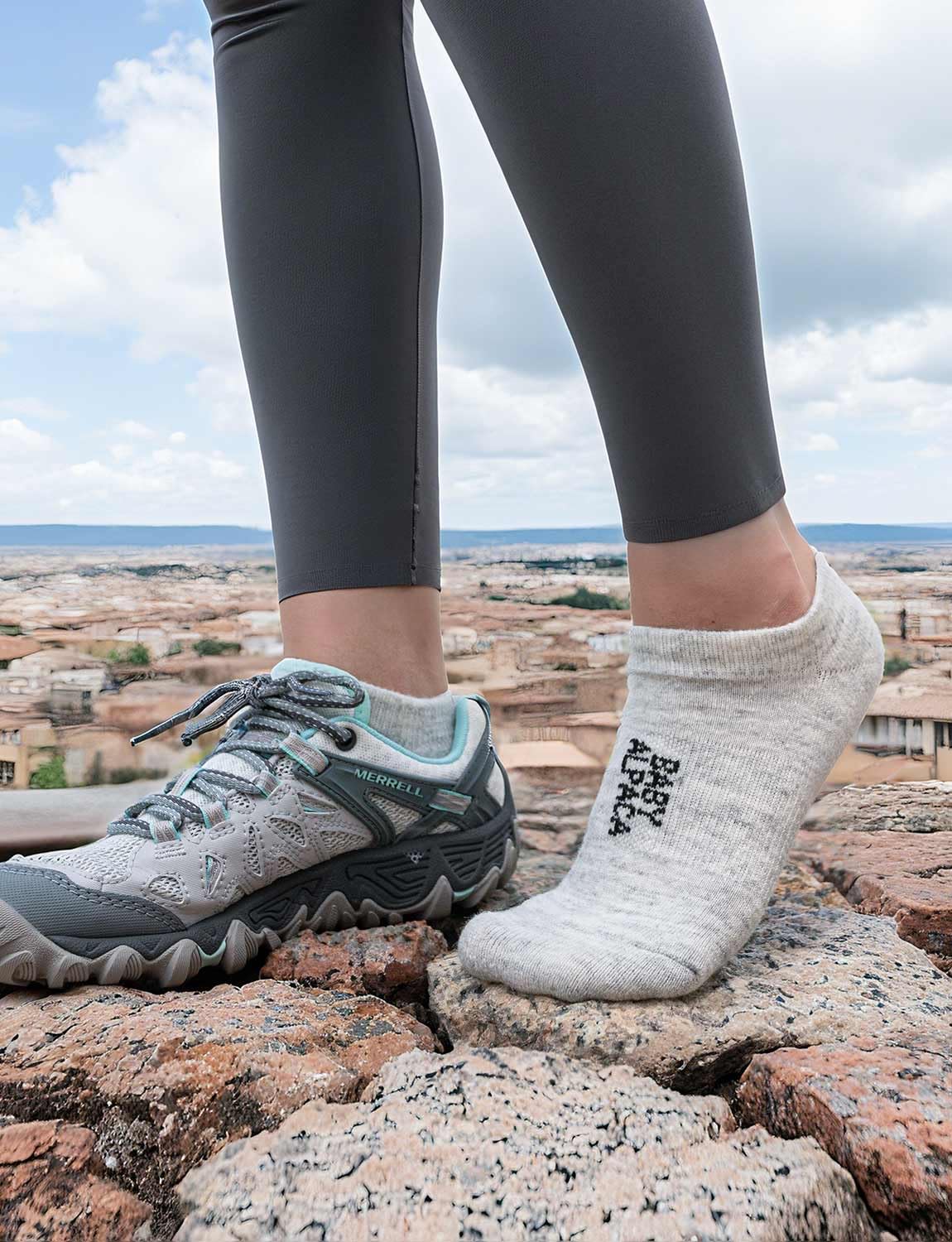 Juclise Calcetines de lana de alpaca para cualquier temporada, de peso medio, merino, para exteriores, para hombres y mujeres, absorben la humedad, para senderismo, acolchados, transpirables, Pebble
