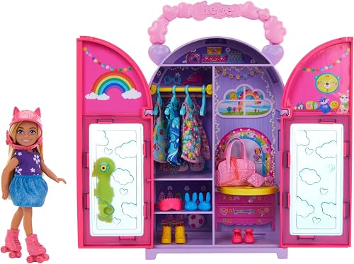 Barbie Chelsea Muñeca y armario de moda, novedad de 2026 | Muñeca pequeña con armario plegable y 15 accesorios, a partir de 3 años, HXN03