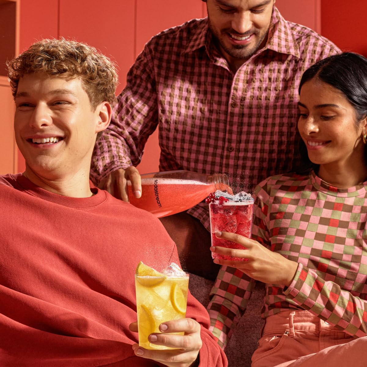 Sodastream drink mix Kirsche ohne Zucker – zuckerfreier Sirup für gesprudeltes & stilles Wasser, 4er Pack (4 x 440 ml), mit Vitamine & Mineralstoff, ergibt bis zu 9L Fertiggetränk