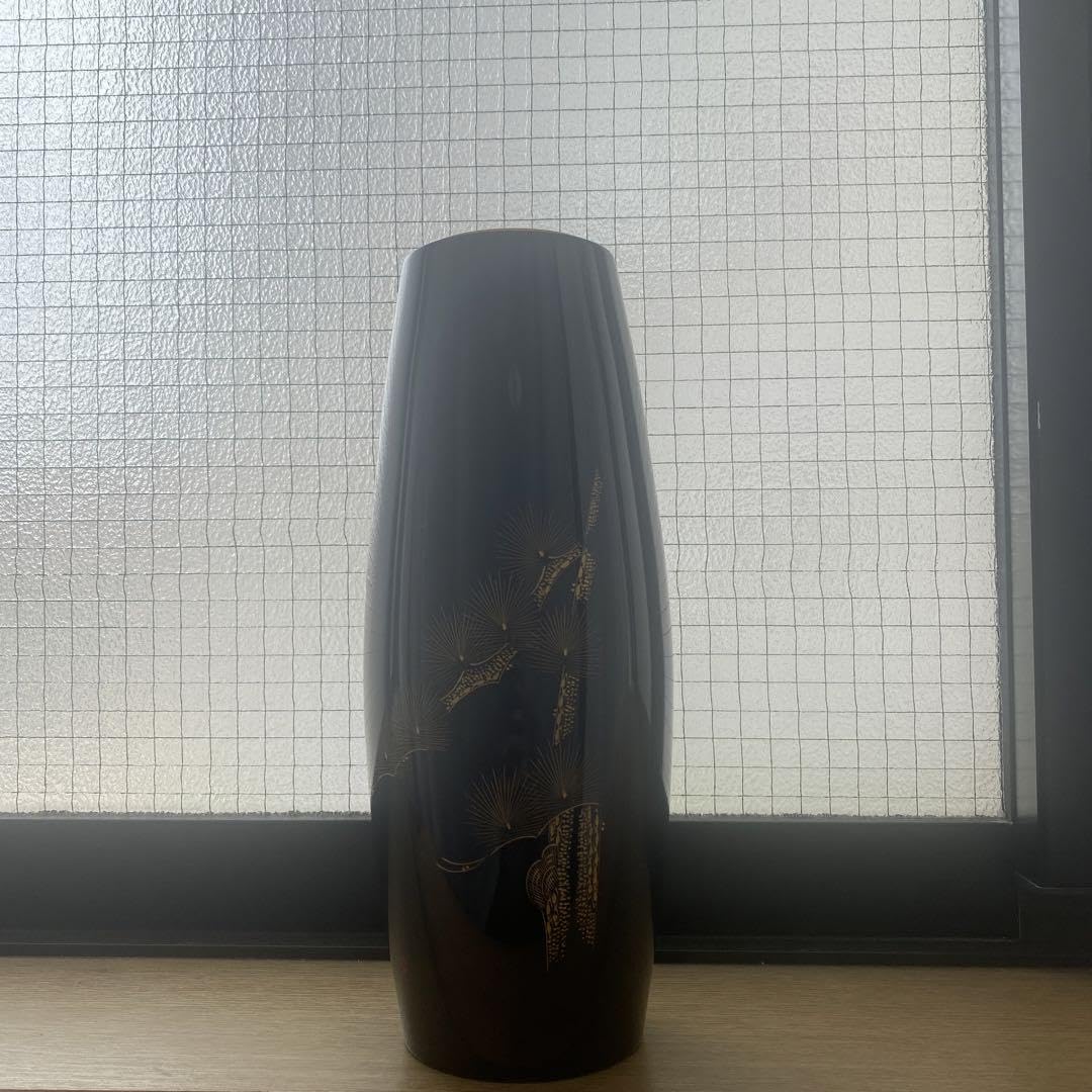 輪島塗　曽根工芸　杉山暁子デザイン　花器　老松沈金　漆 Amazon.co.jp: 輪島塗 曽根工芸 杉山暁子デザイン 花器 老松沈金