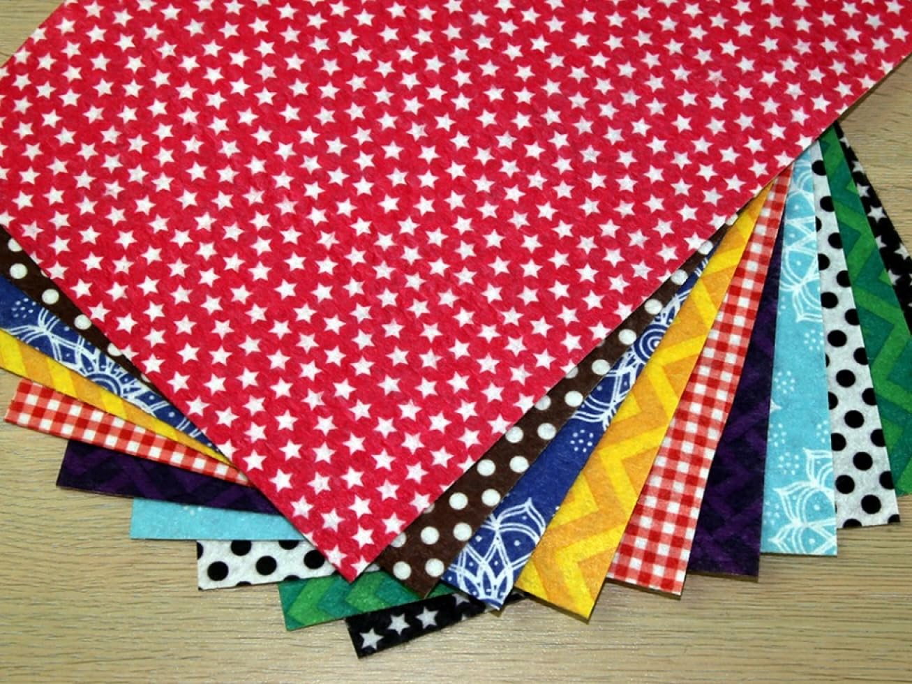 10 Pompons En Tissus Motif "fleur", Assortiment De Couleurs - Pompon