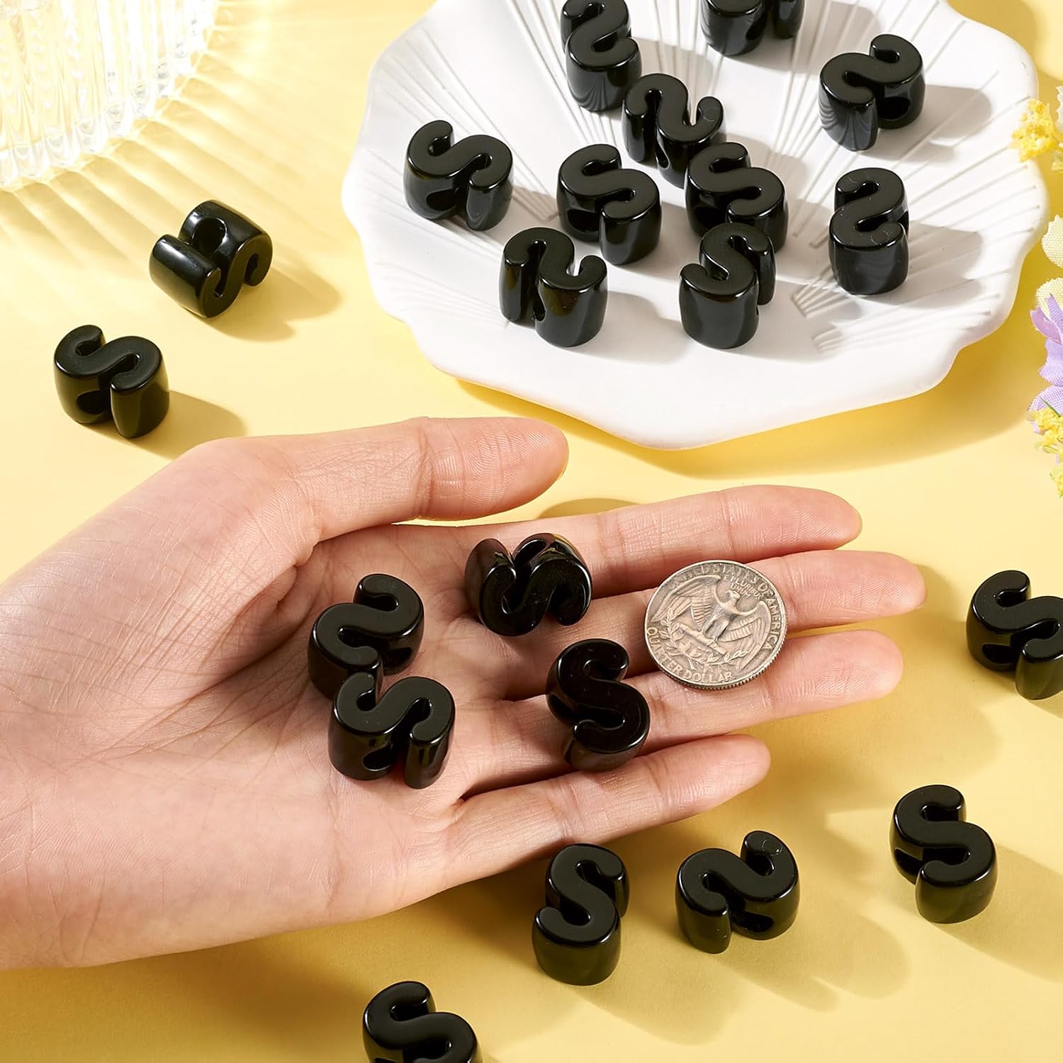 30 Pcs Black Large Letter Beads Acrylic Big Alphabet Beads 21mm Large Hole Acrylic Letter Slide Bead for Bracelets Jewelry Making Keychain Bag Charm Kit Phone Chain Decor