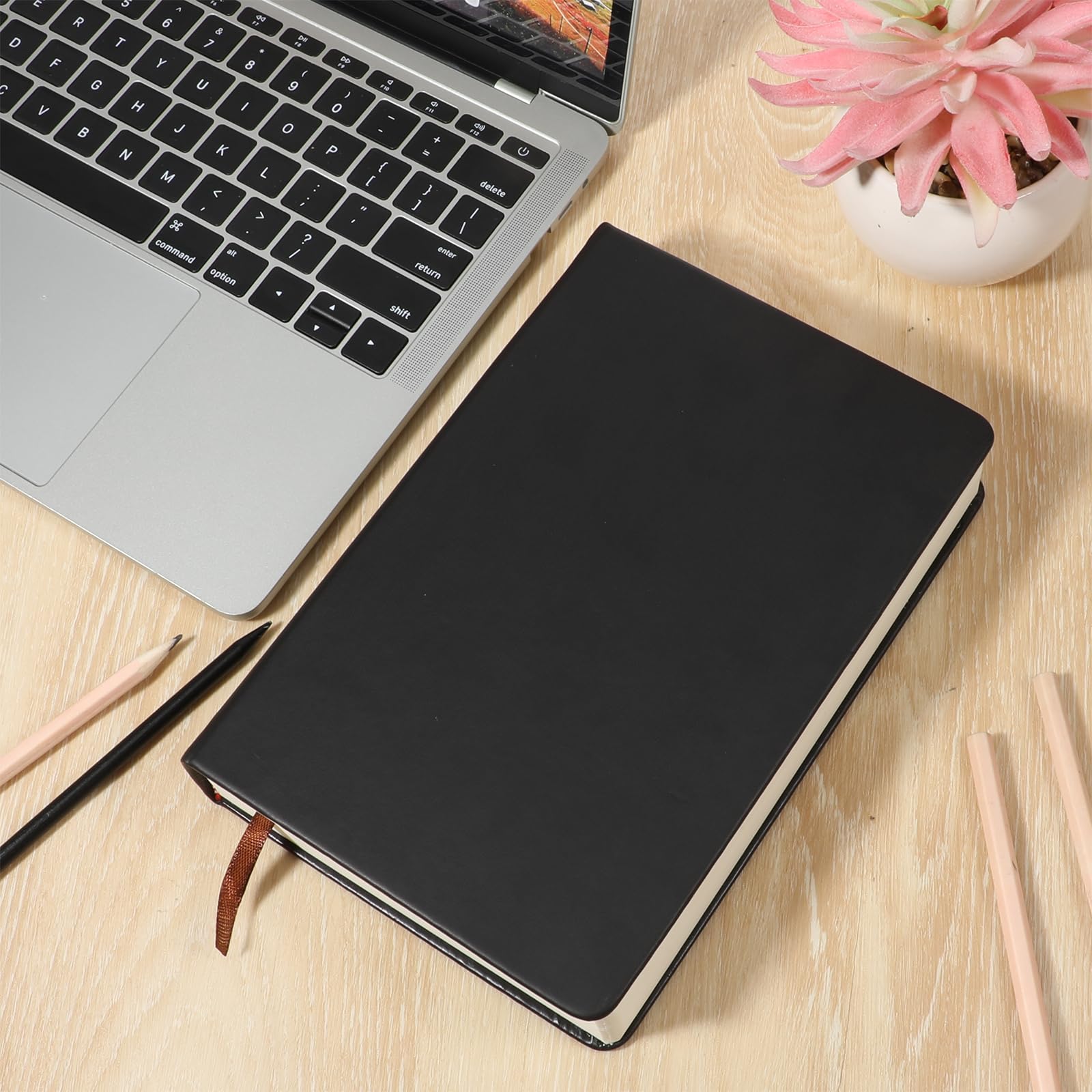 660ページです♡ Amazon.com: Thick A5 Sketchbook Notebook 660 Pages Blank Thick