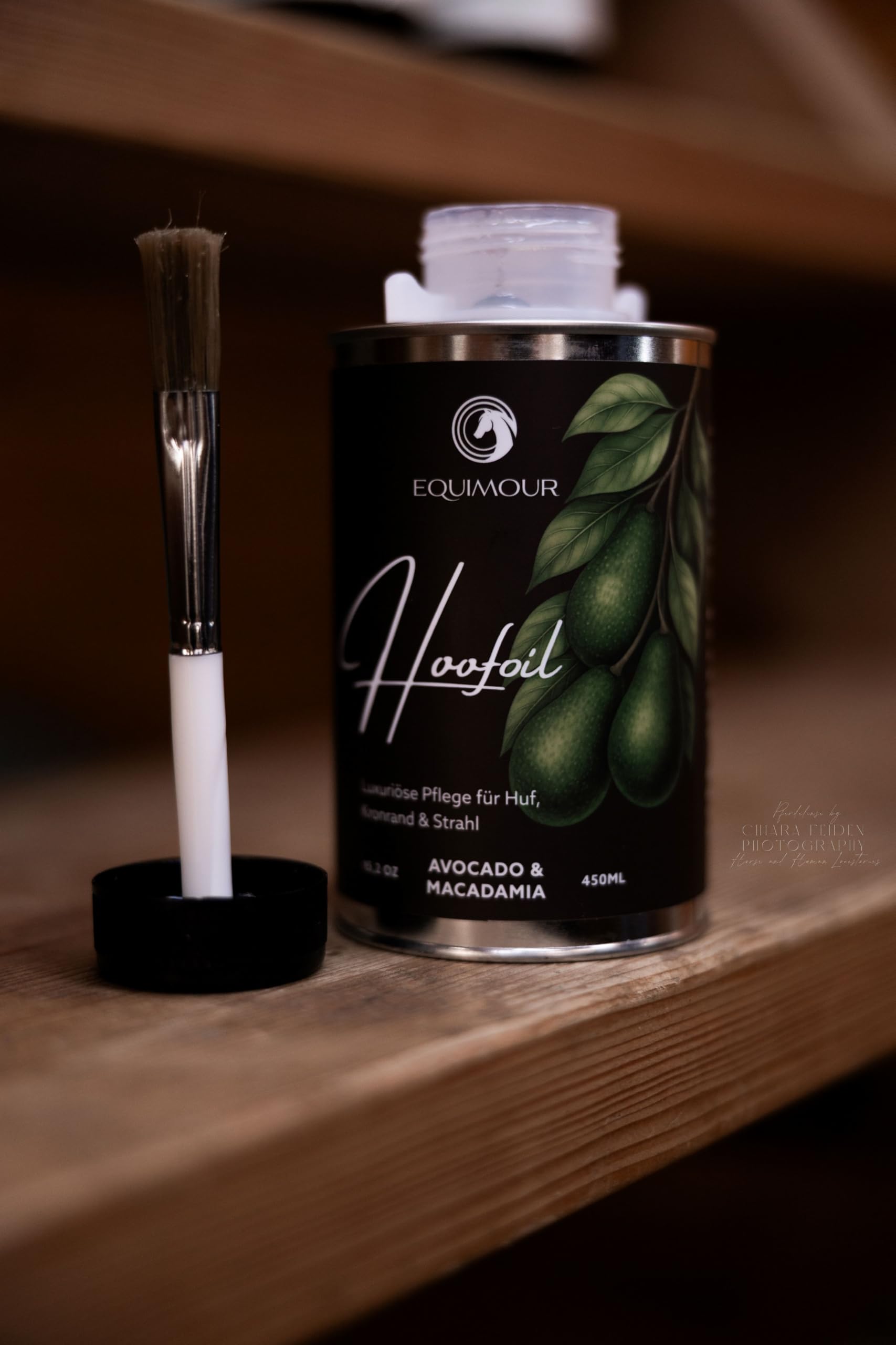 Aceite para pezuñas con pincel para caballos, aguacate y macadamia, cuidado de pezuñas con vitamina E, para pezuñas, borde de corona y chorro, brillo natural y aspecto bien cuidado, 450 ml