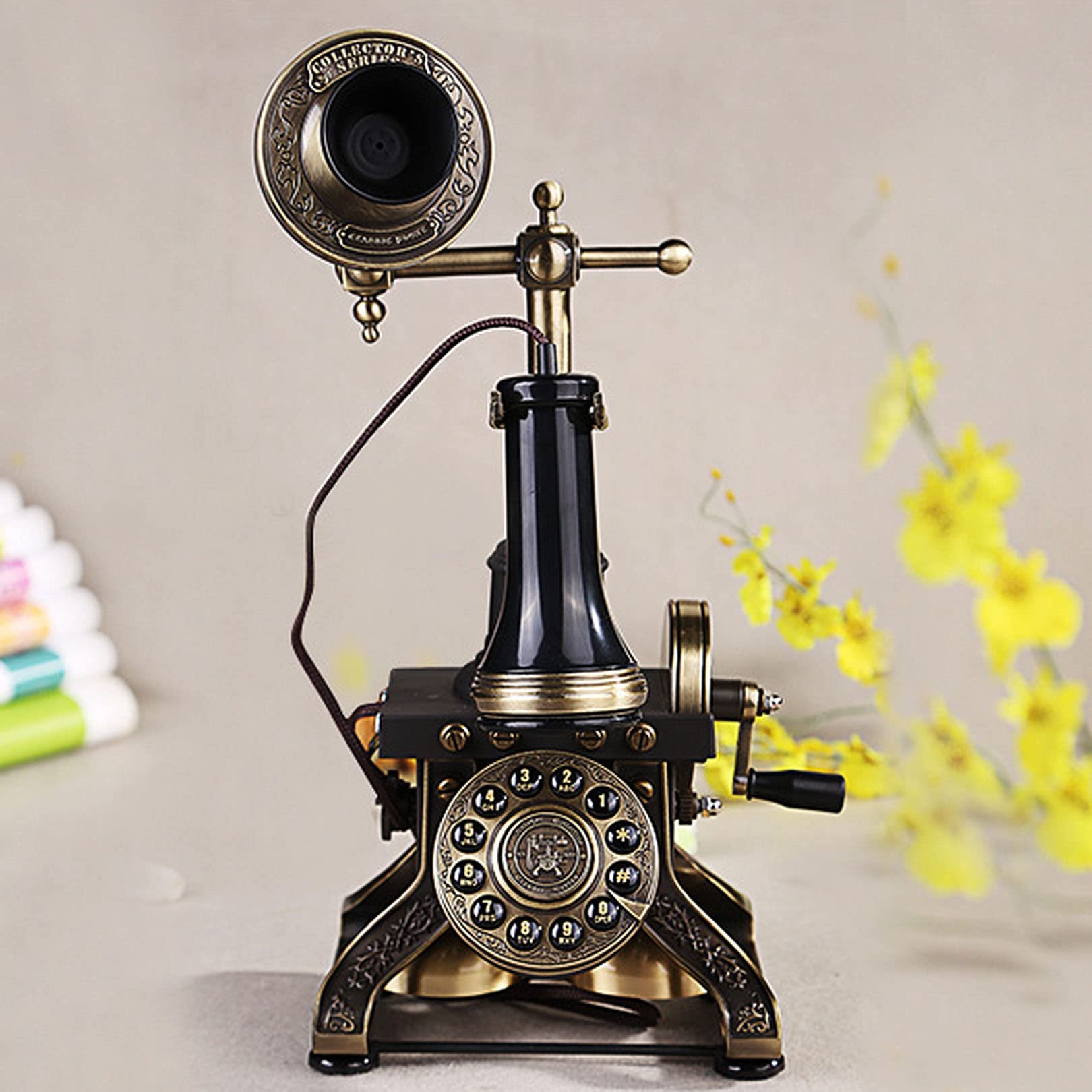 Antyczny telefon vintage, telefon stacjonarny w stylu retro z tarczą do wystroju kawiarni i baru, telefon stacjonarny w stylu europejskim