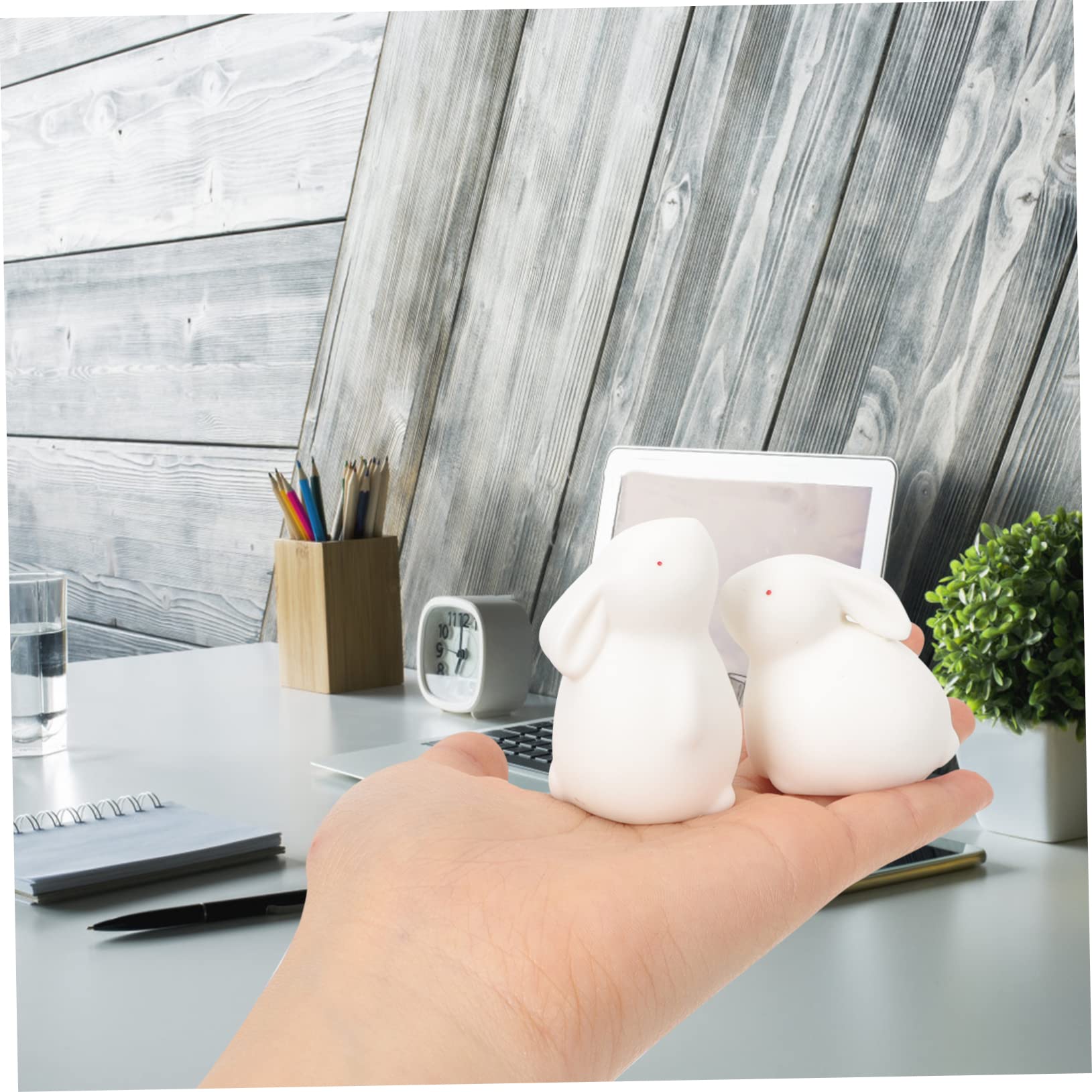 YARNOW 8pièces Figurines Céramique De Lapin Mignon Décoration De Bureau pour Année Ornements De Lapin Zodiacal De Sculptures De Bureau Céramique Petit Regardant Haut