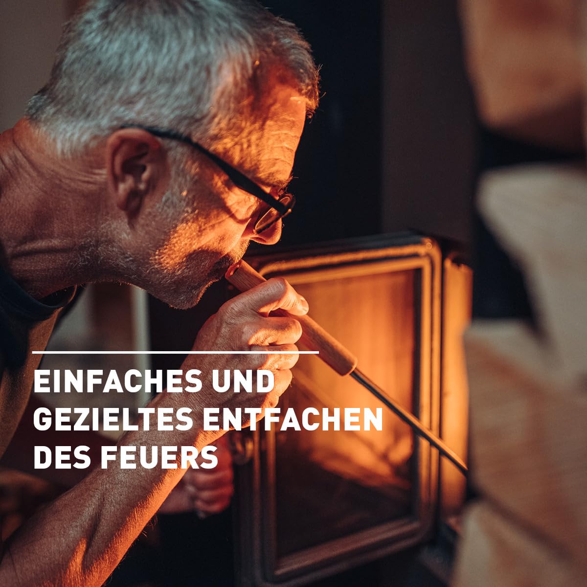 höfats - Feuerwerkzeuge - 3-teiliges Set mit Feuerzange, Schürhaken inkl. Flammenbläser und Holzfuß - Kaminbesteck, Ofenbesteck als Zubehör für Feuerschalen, Kaminofen oder Holzofen - Edelstahl