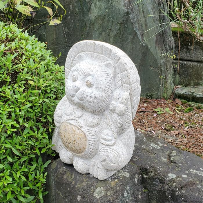 たぬき　御影石　石像　置物 Amazon.co.jp: たぬきの石彫刻品(サビ石) 高さ約31cm 狸の石の置物です