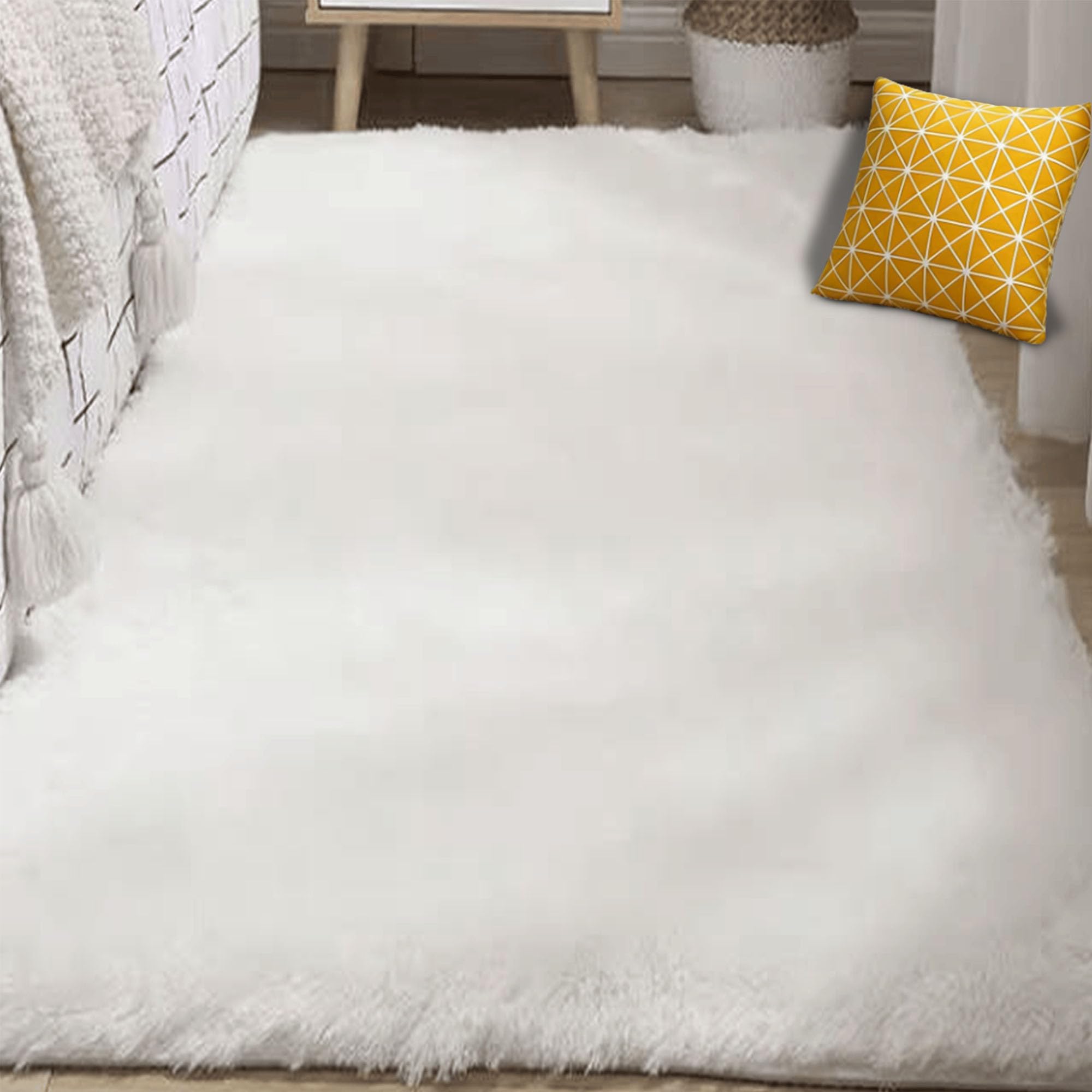 Tapis de salon en fausse fourrure blanche 180x250 pour un intérieur cosy