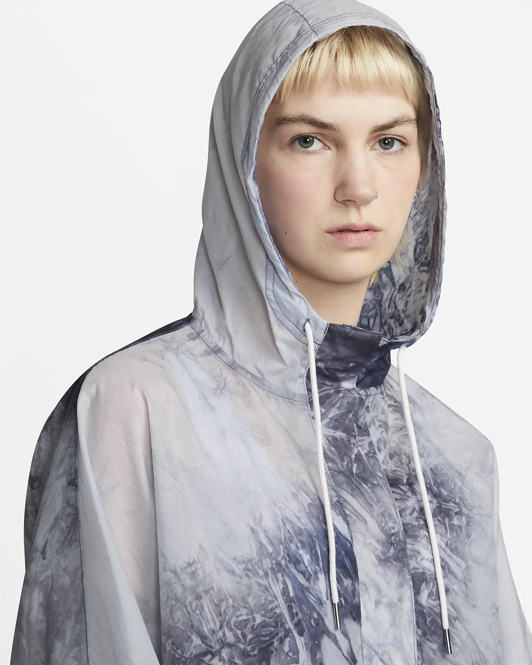 Nike Chaqueta cortavientos tejida con teñido ondulado para mujer